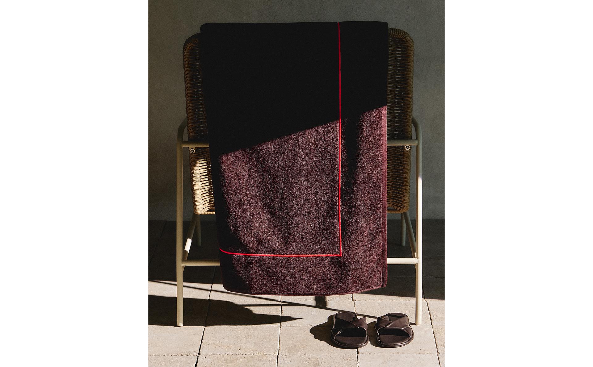 BEACH TOWEL WITH PLAIN BORDER