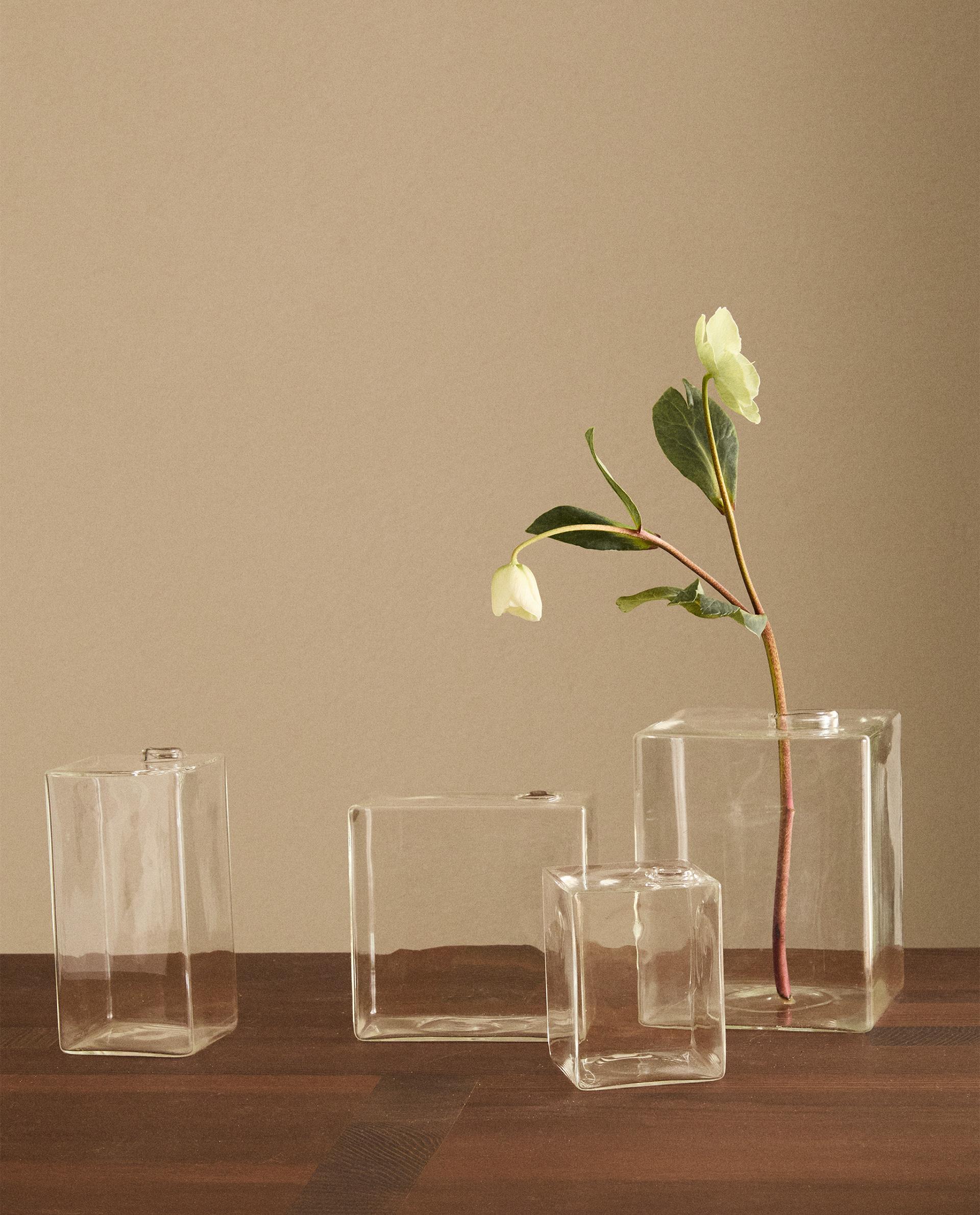 SQUARE GLASS VASE