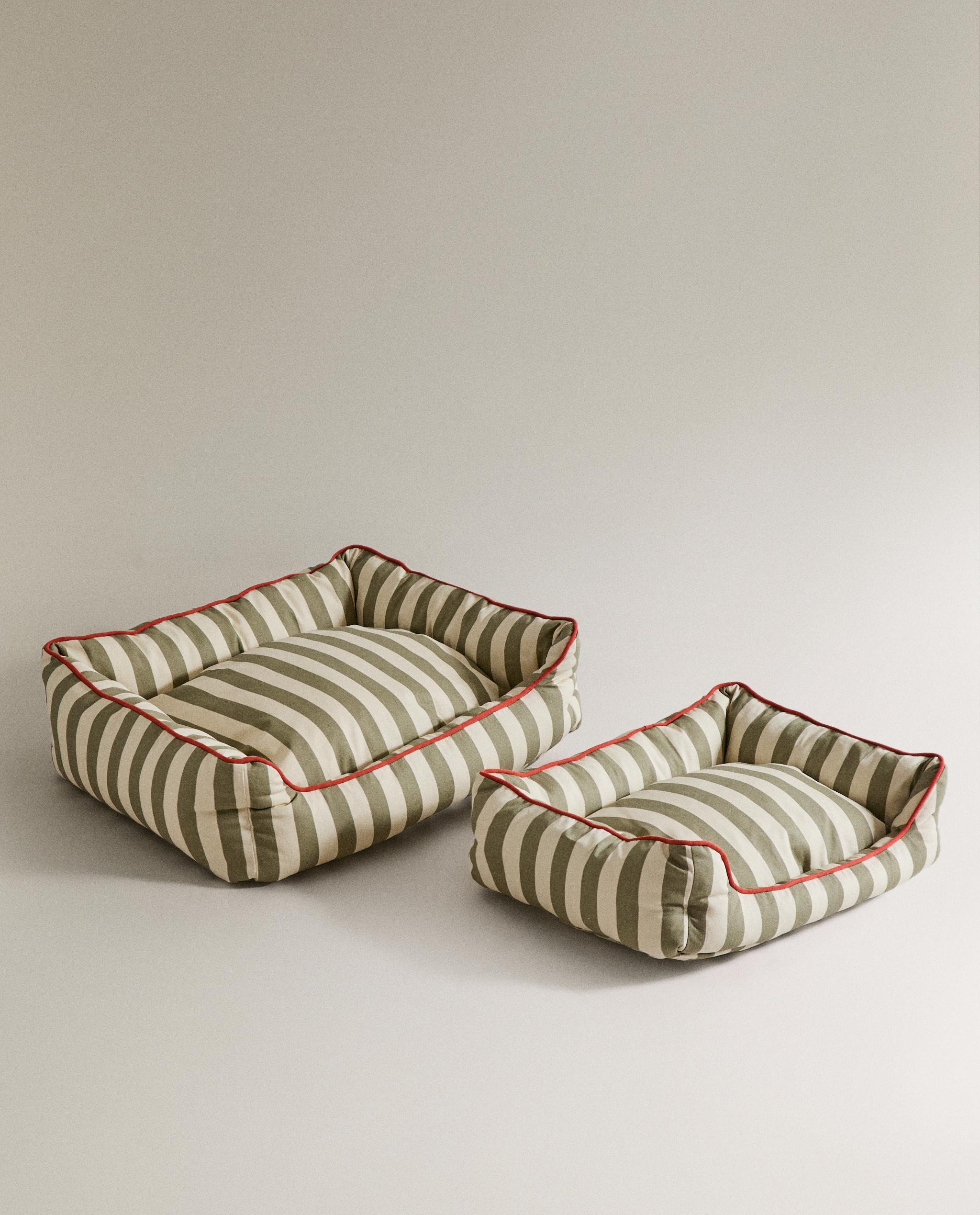 STRIPED PET BED WITH PIPING