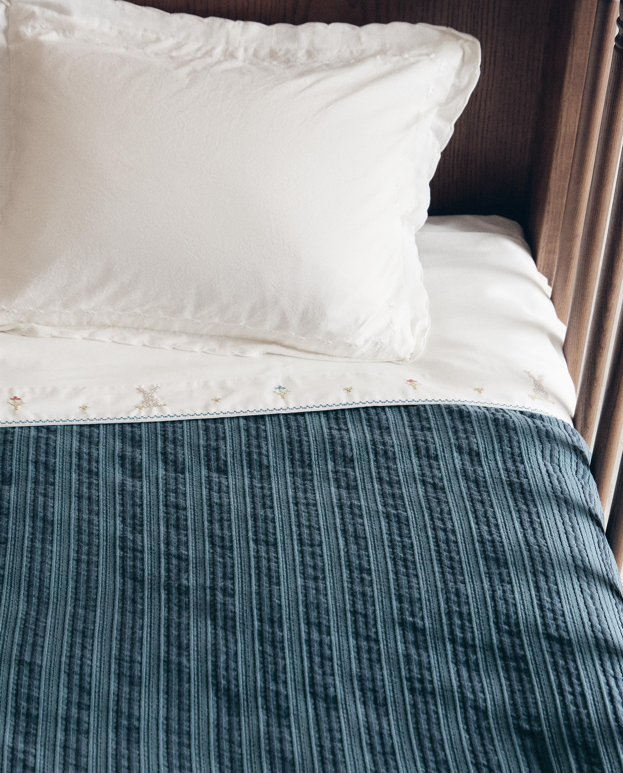 CHILDREN'S BEDSPREAD WITH RAISED STRIPES product thumbnail 9