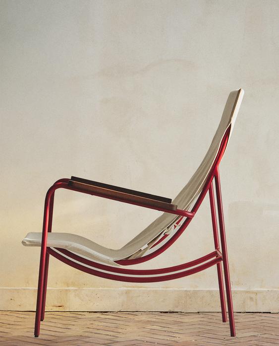 STOLICA S METALNOM STRUKTUROM U BOJI STOLICA S METALNOM STRUKTUROM U BOJI