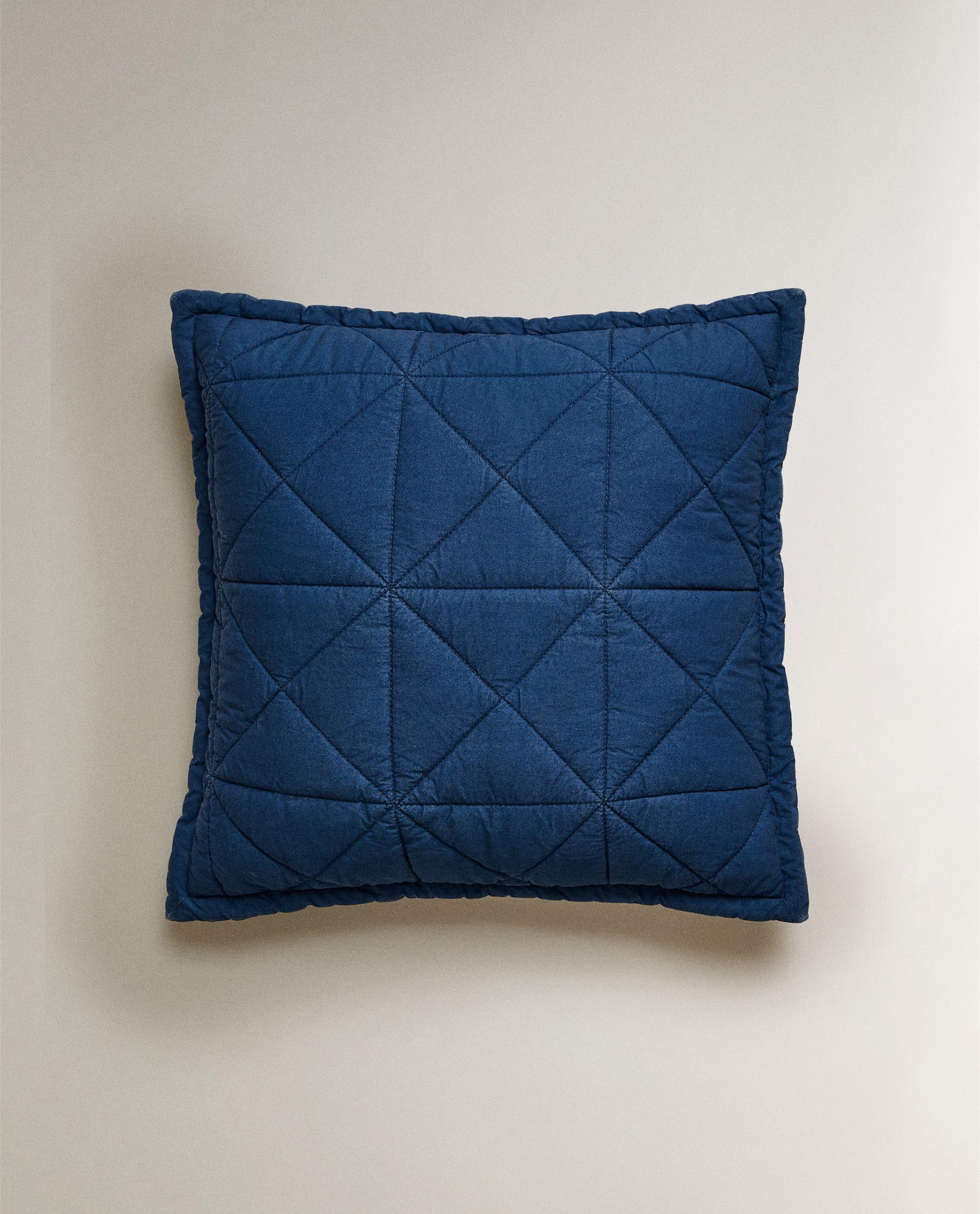 CHILDREN'S REVERSIBLE QUILT CUSHION COVER