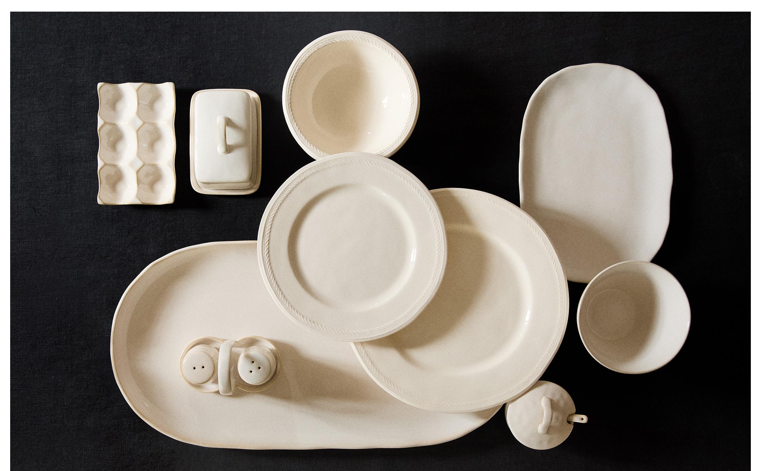 EARTHENWARE TABLEWARE WITH CHAINS