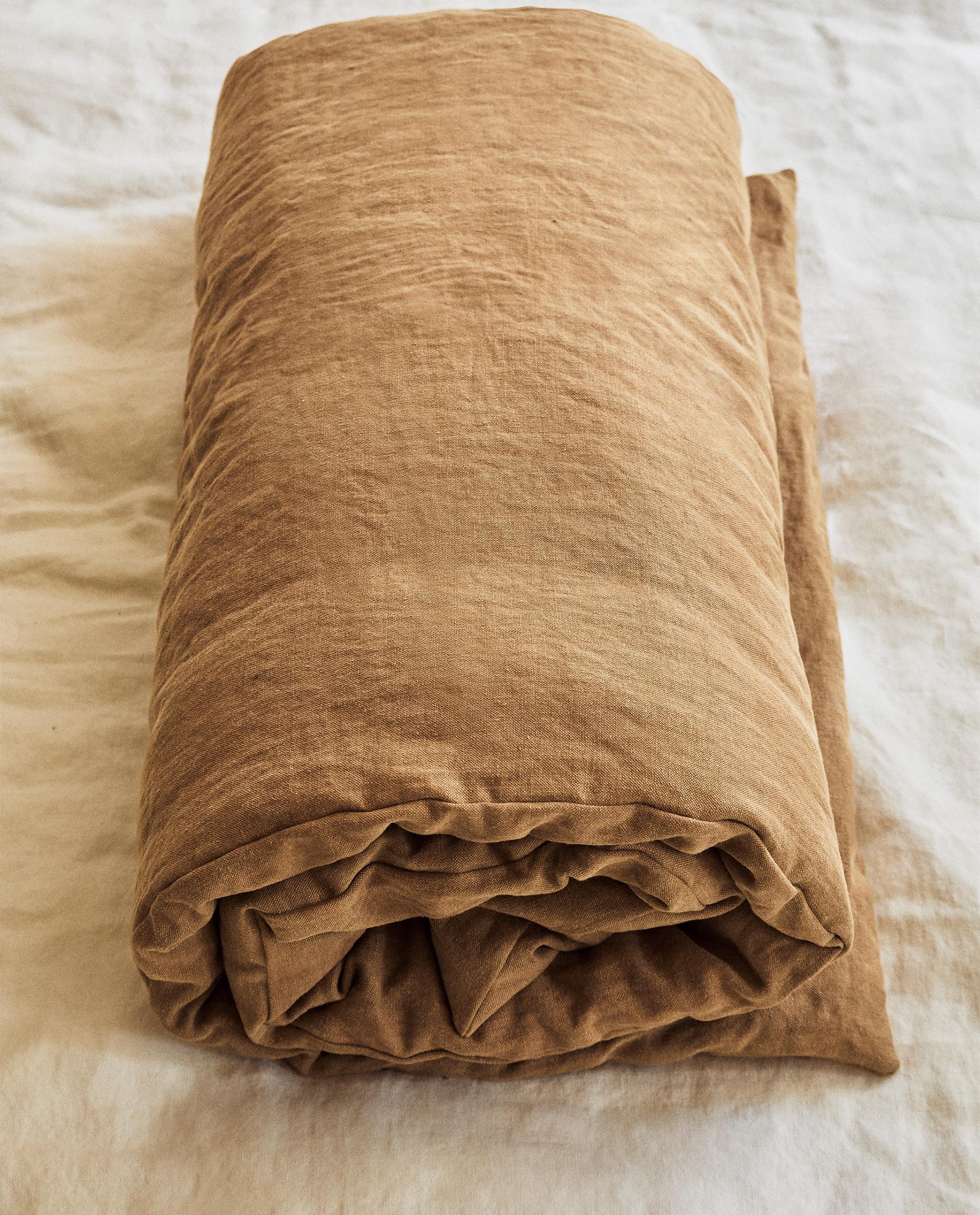 WASHED LINEN TOPPER