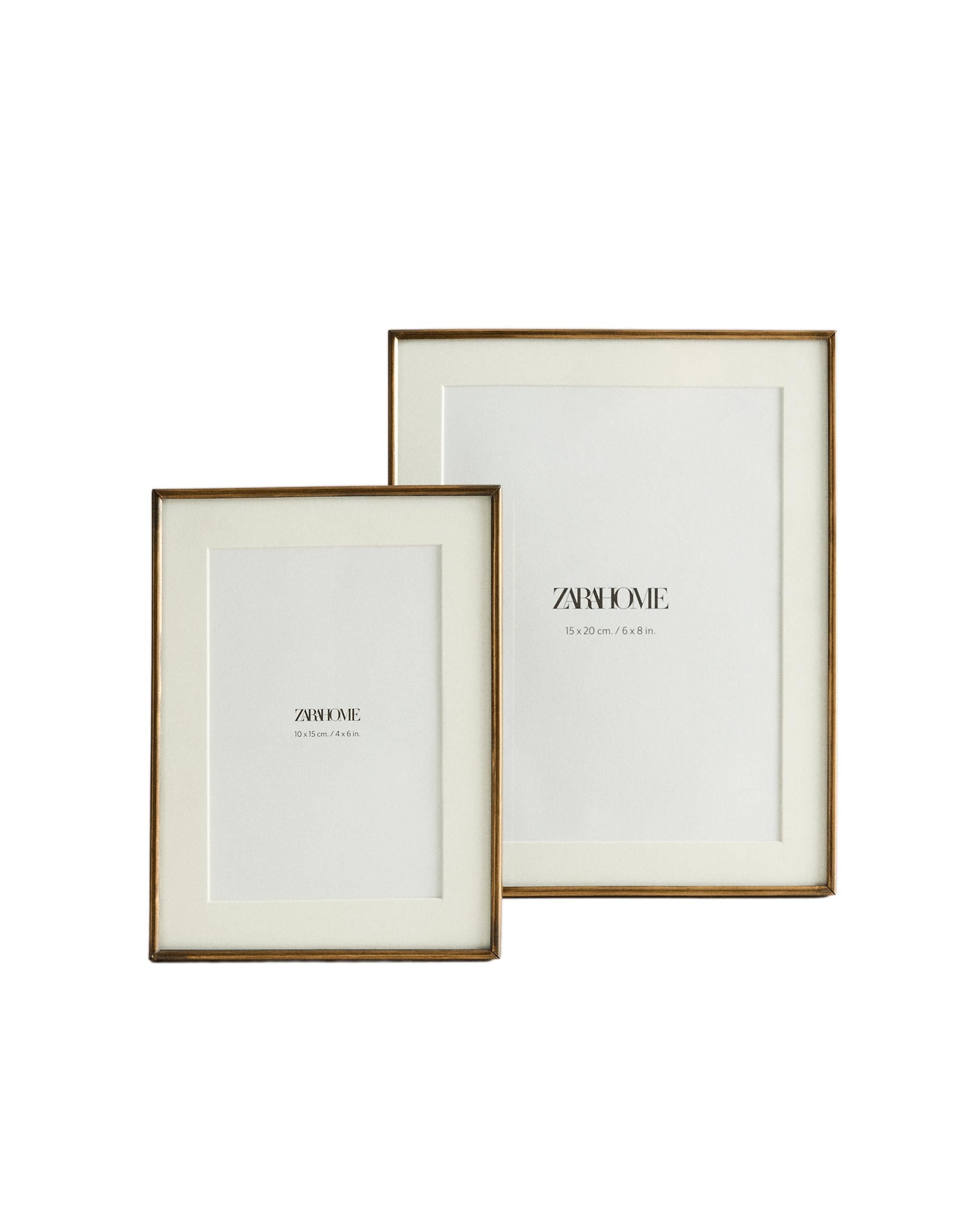 PHOTO FRAME WITH THIN METALLIC BORDER