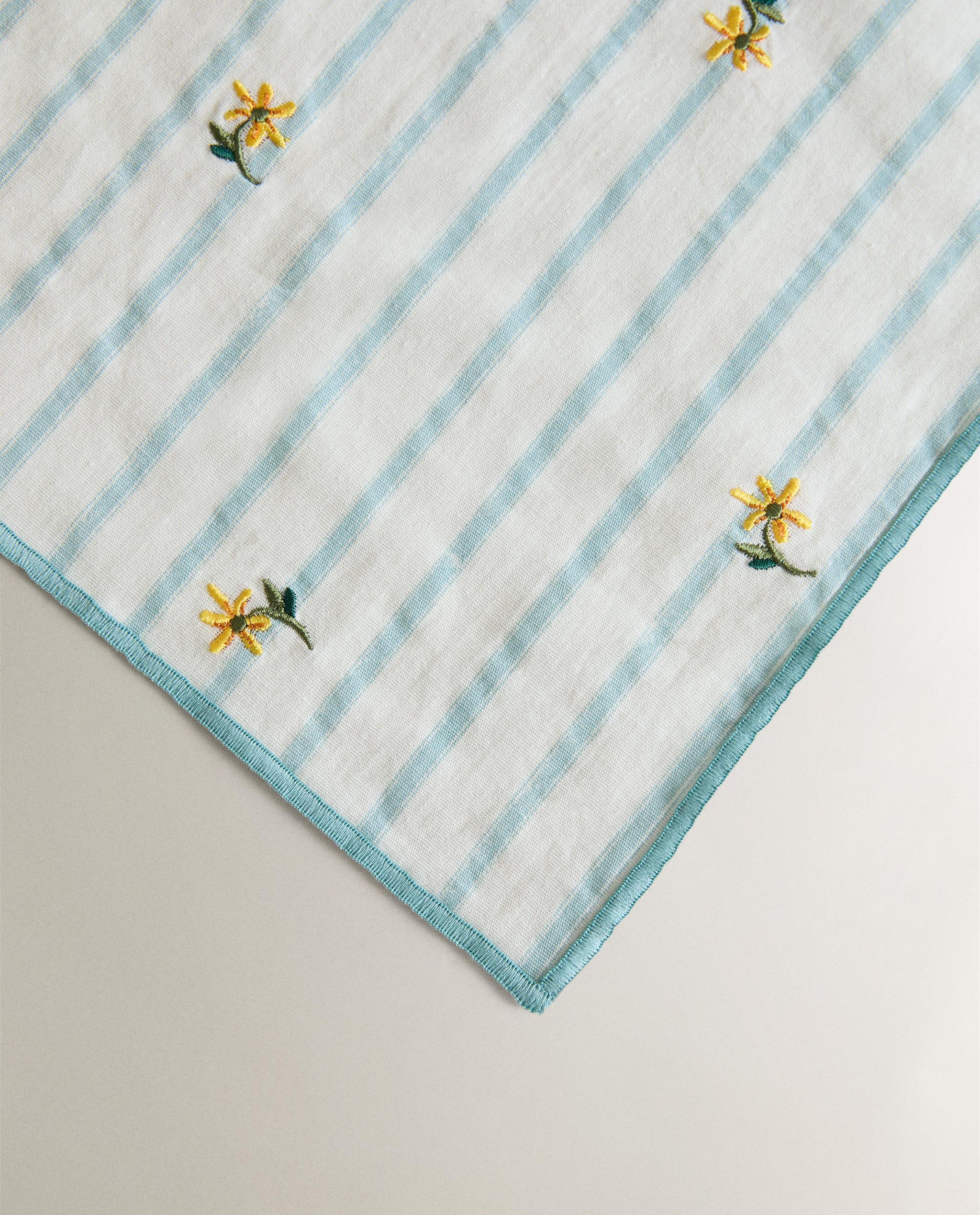 PACK OF STRIPED NAPKINS WITH FLORAL EMBROIDERY (PACK OF 2) product thumbnail 4