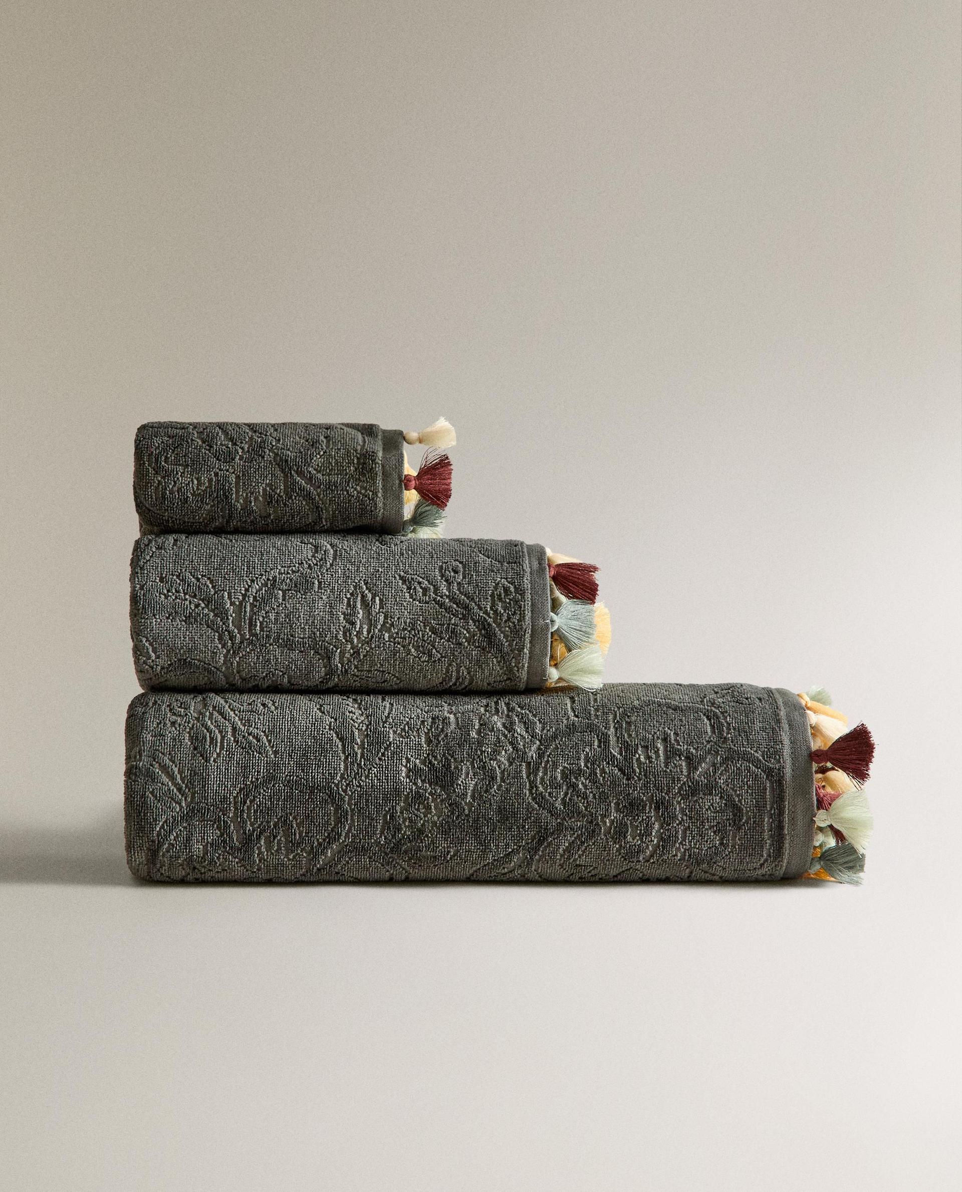 منشفة حمام جاكار بشرابات منشفة حمام جاكار بشرابات