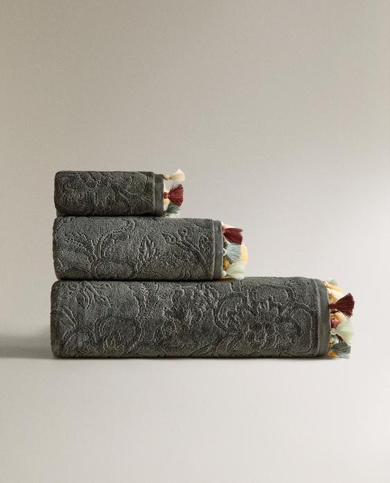 SERVIETTE DE BAIN POMPONS JACQUARD