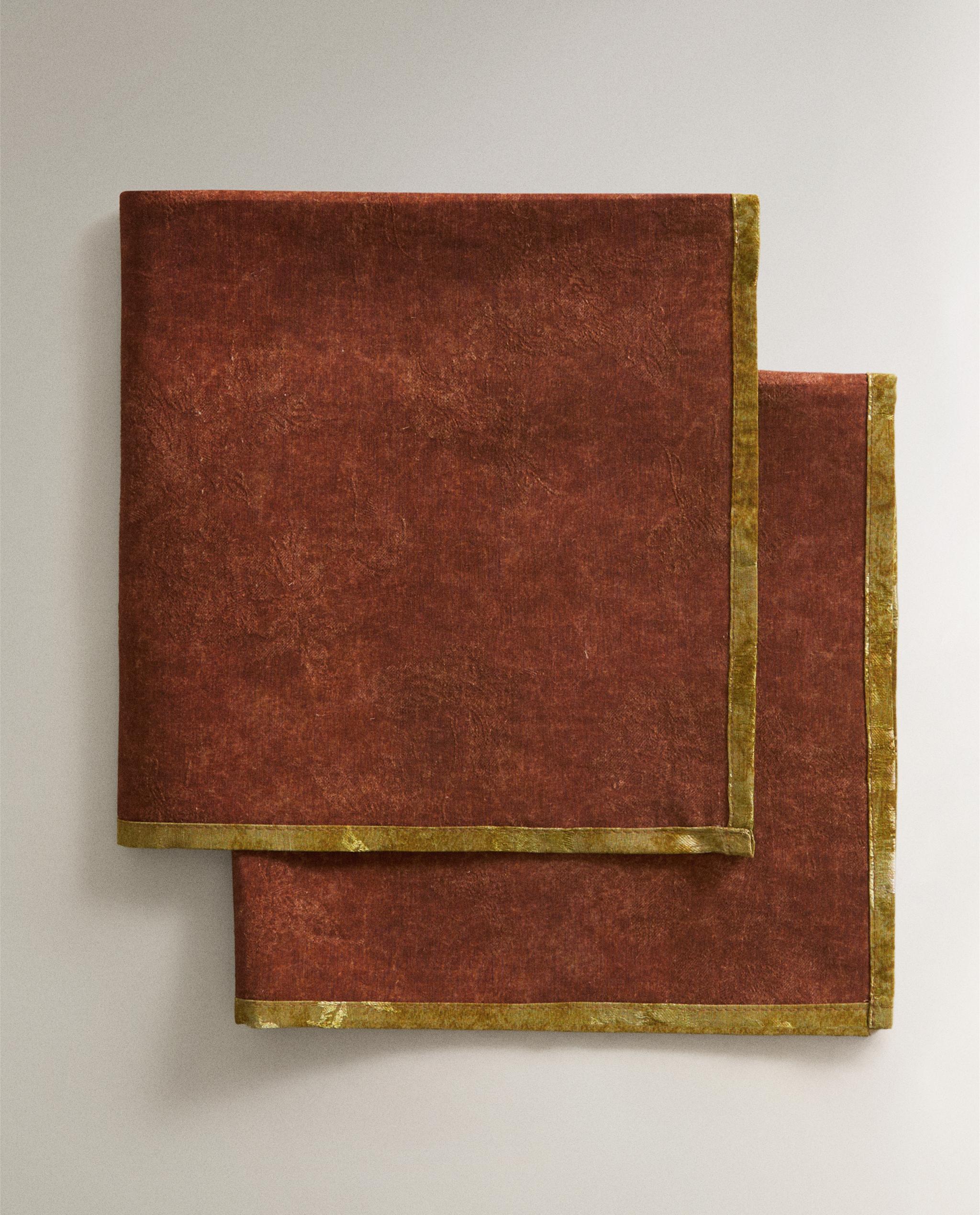 REVERSIBLE SATIN NAPKINS (PACK OF 2) | MARISA BERENSON product thumbnail 8
