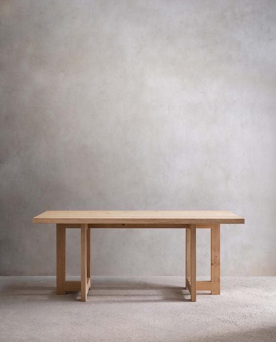 Elegant Wooden Desk 01 - Timeless Style & Craftsmanship