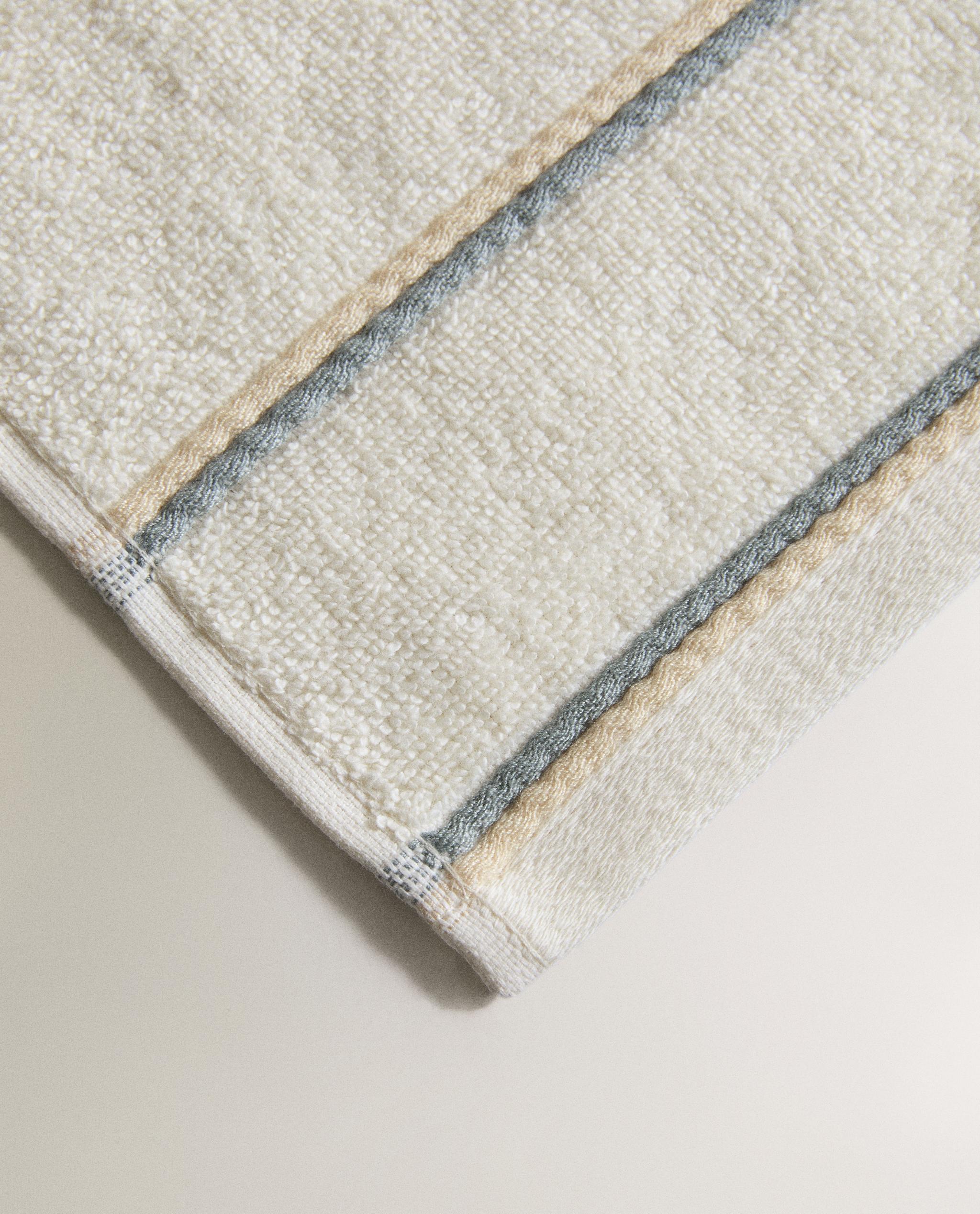COLOURDUL DOUBLE TRIM BATH TOWEL product thumbnail 3