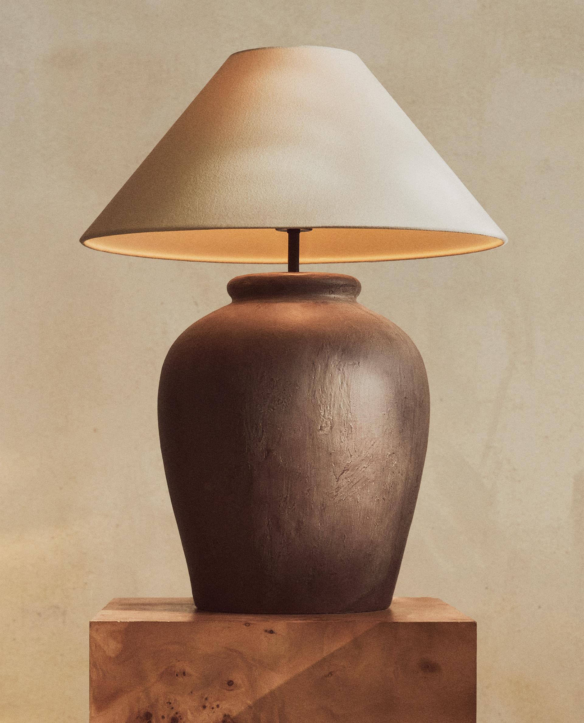 TABLE LAMP WITH CERAMIC BASE
