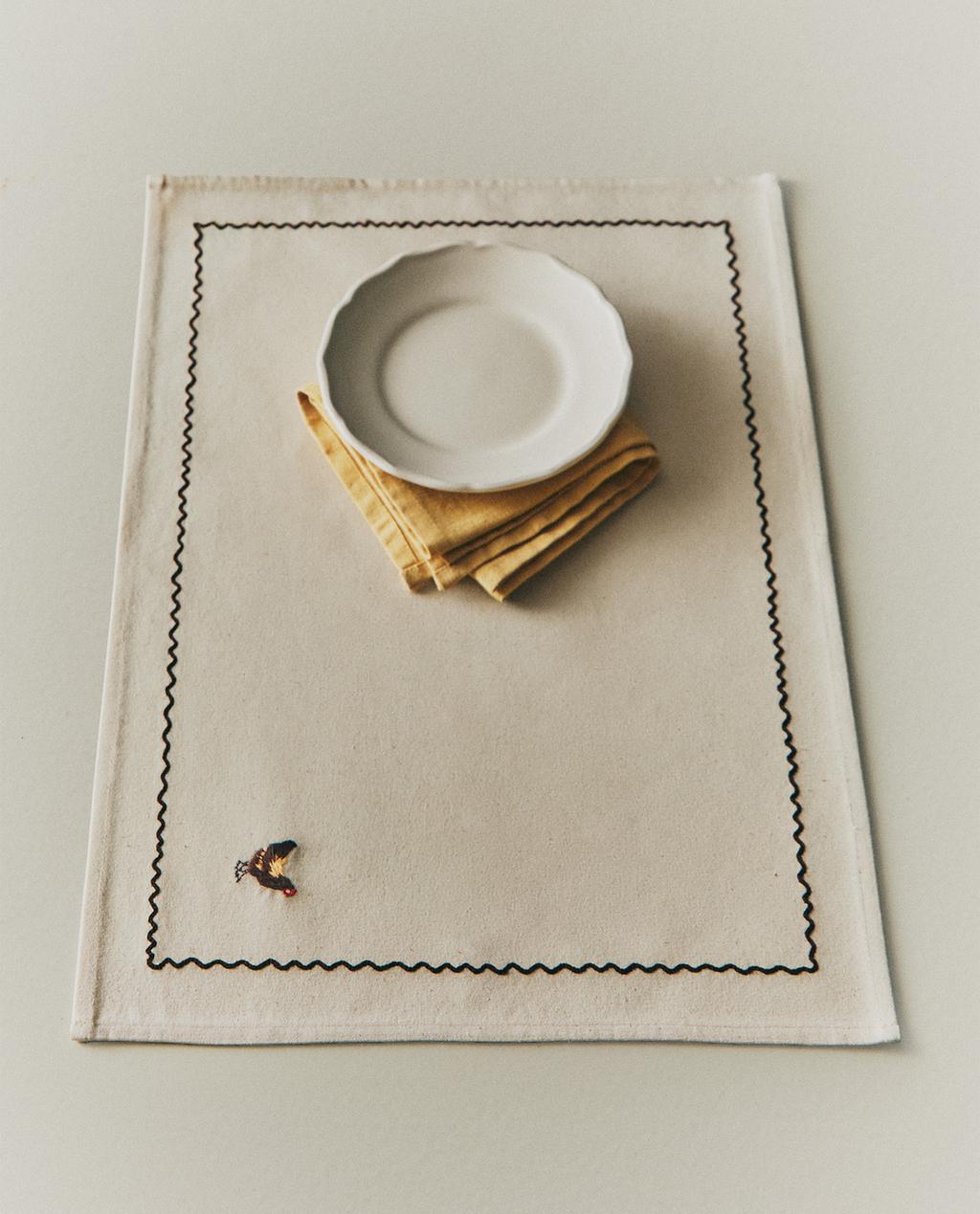 COTTON PLACEMAT WITH HEM EMBROIDERY