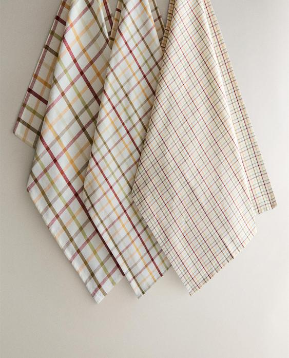 SET PESHQIRËSH KUZHINE ME FIJE TË NGJYROSURA (SET ME 3 CP)