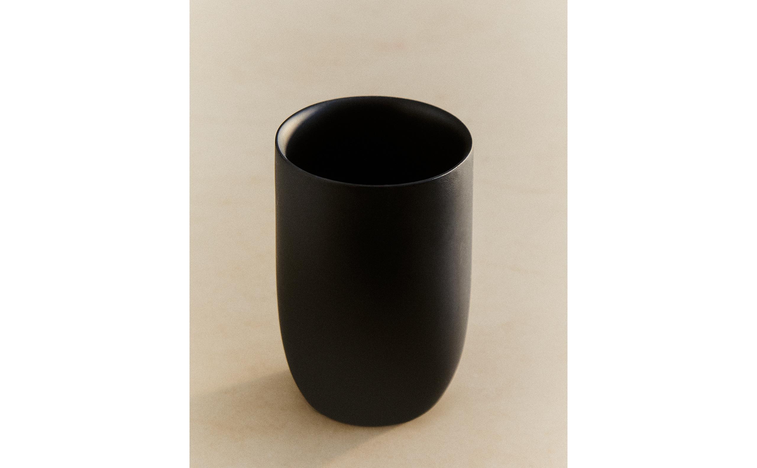 BLACK RESIN TOOTHBRUSH HOLDER product thumbnail 8