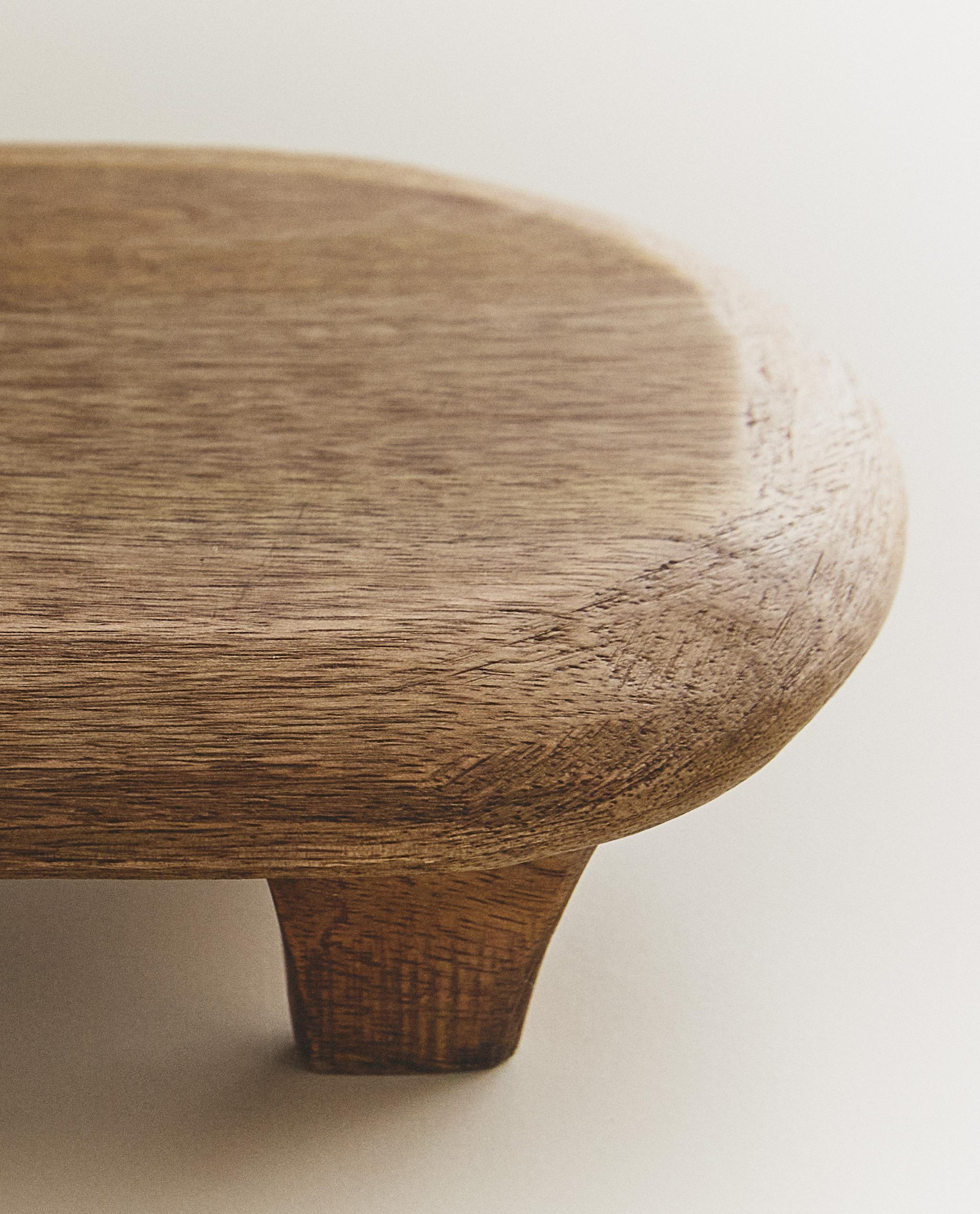 WOODEN CHOPPING BOARD WITH LEGS product thumbnail 4