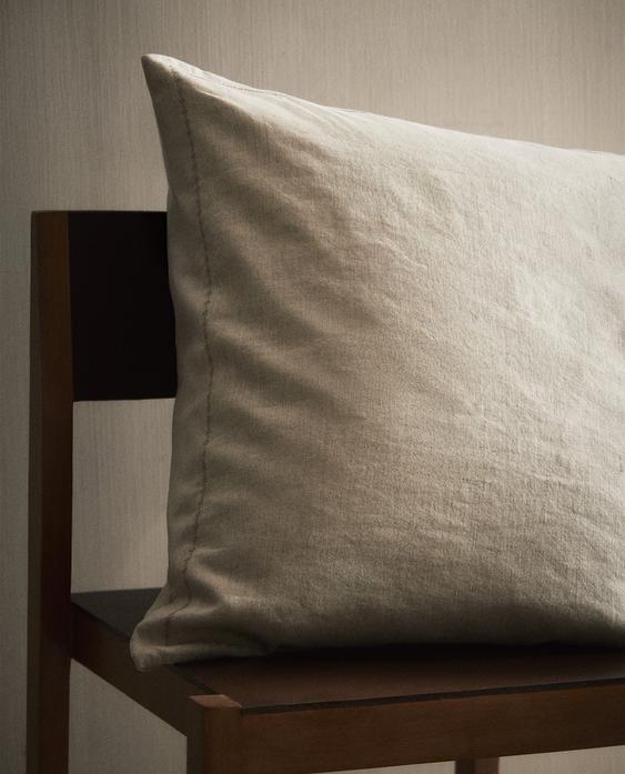 QUILTED LINEN CUSHION COVER WITH DOTS QUILTED LINEN CUSHION COVER WITH DOTS