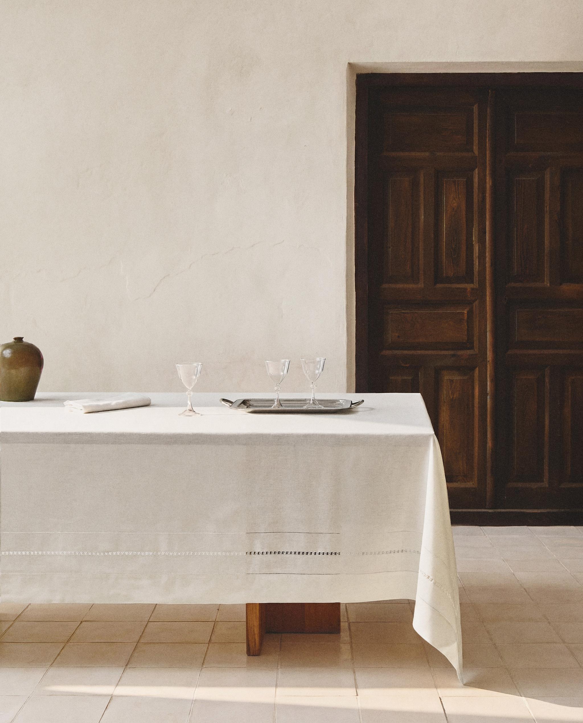 LINEN TABLECLOTH