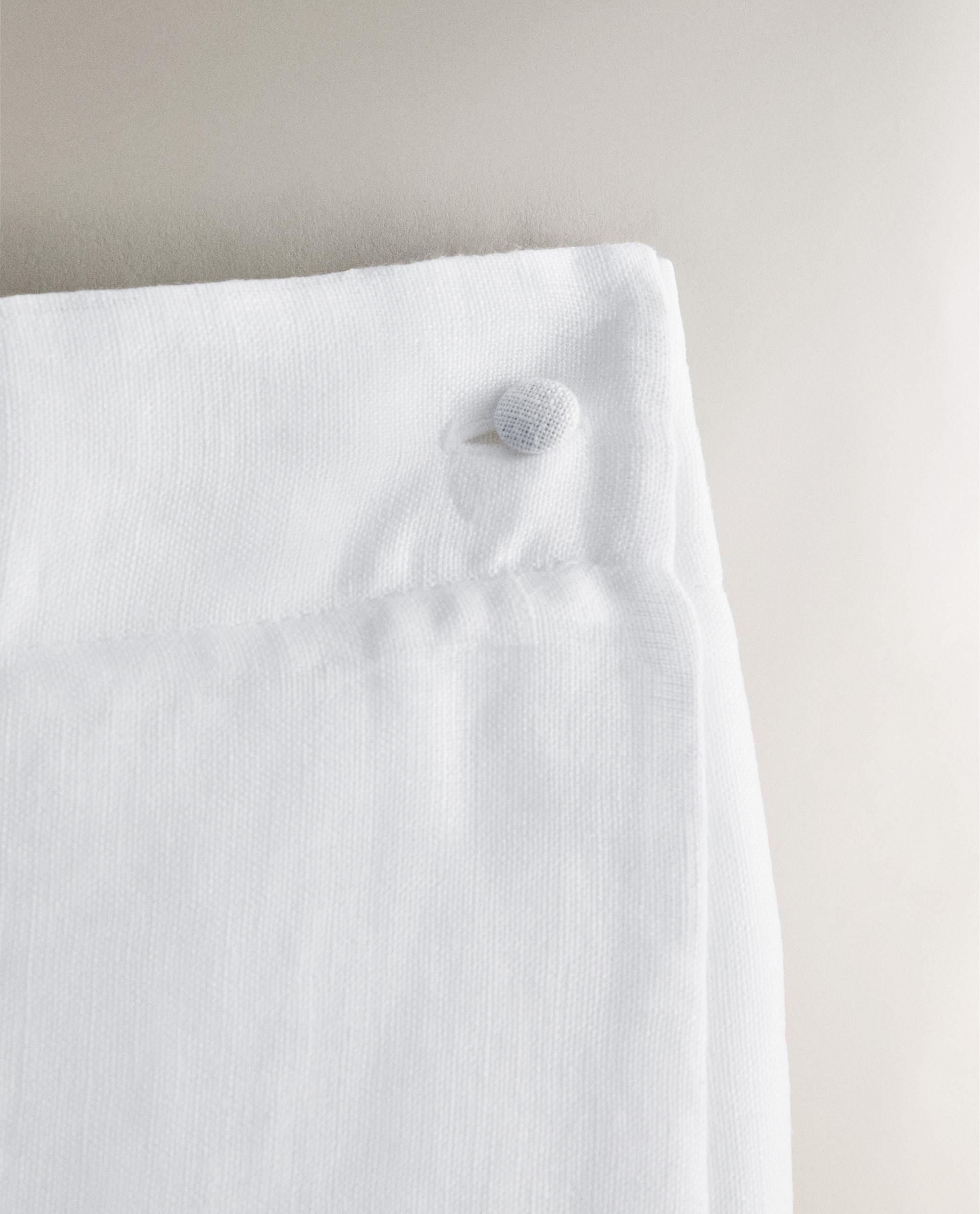 WRAP-AROUND BODY TOWEL WITH BUTTONS