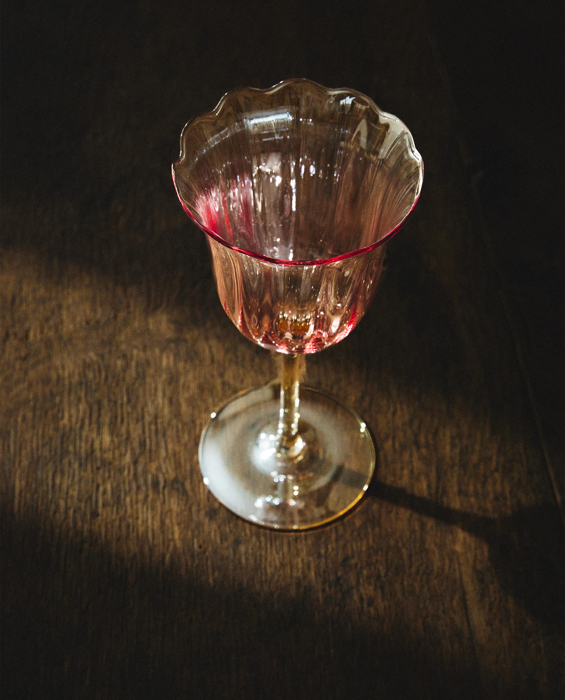 IRIDESCENT-EFFECT WINE GLASS