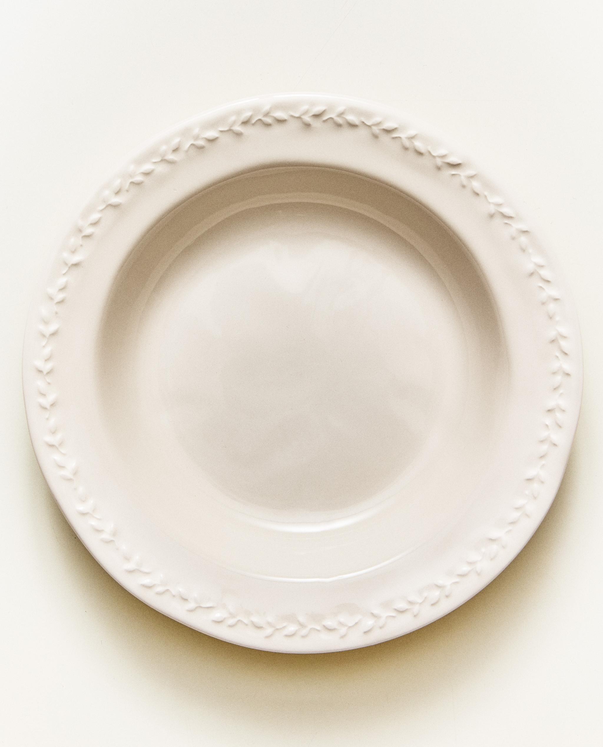 EARTHENWARE DINNER SET WITH RAISED-DESIGN EDGE product thumbnail 15