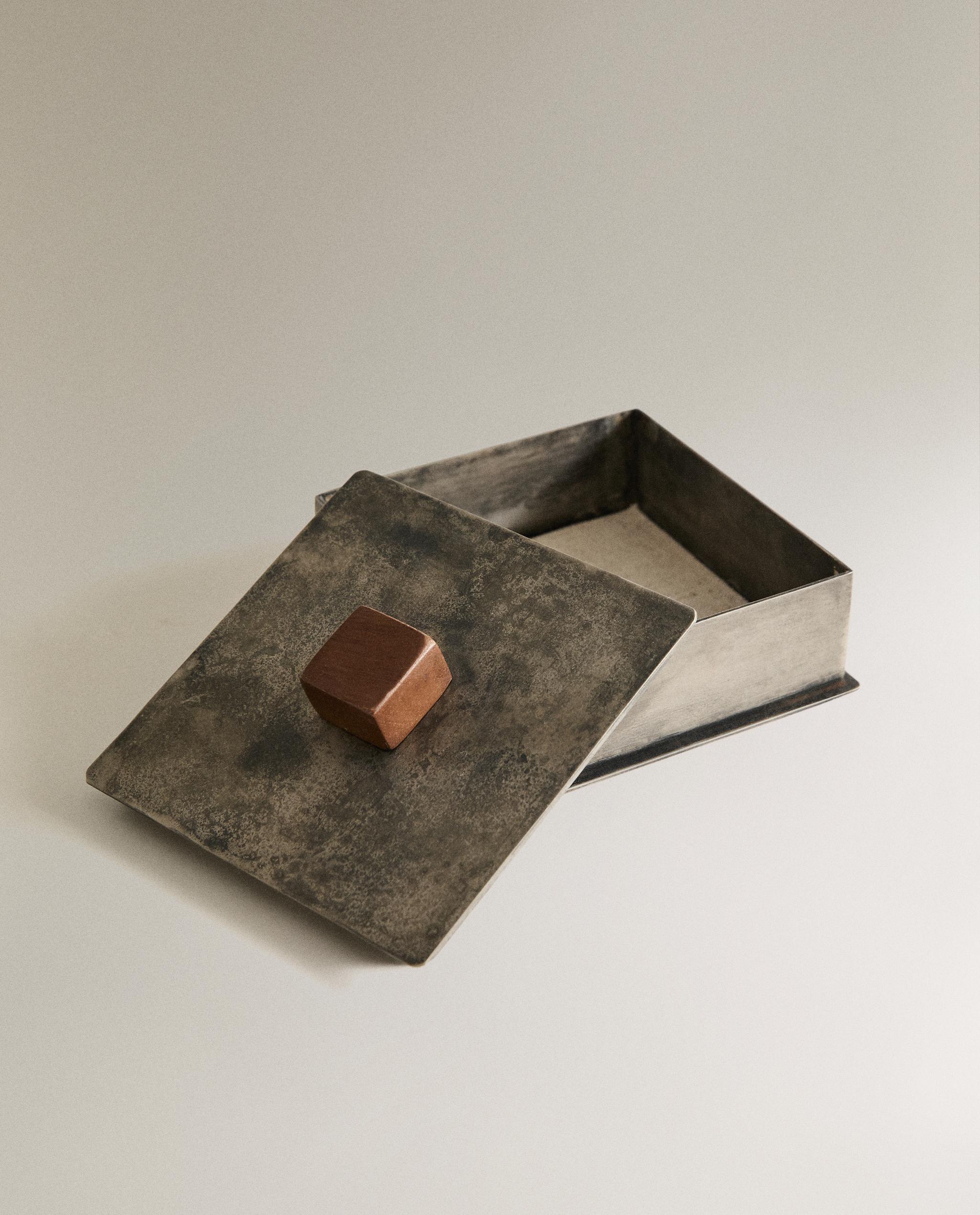 METAL BOX WITH WOODEN HANDLE product thumbnail 6