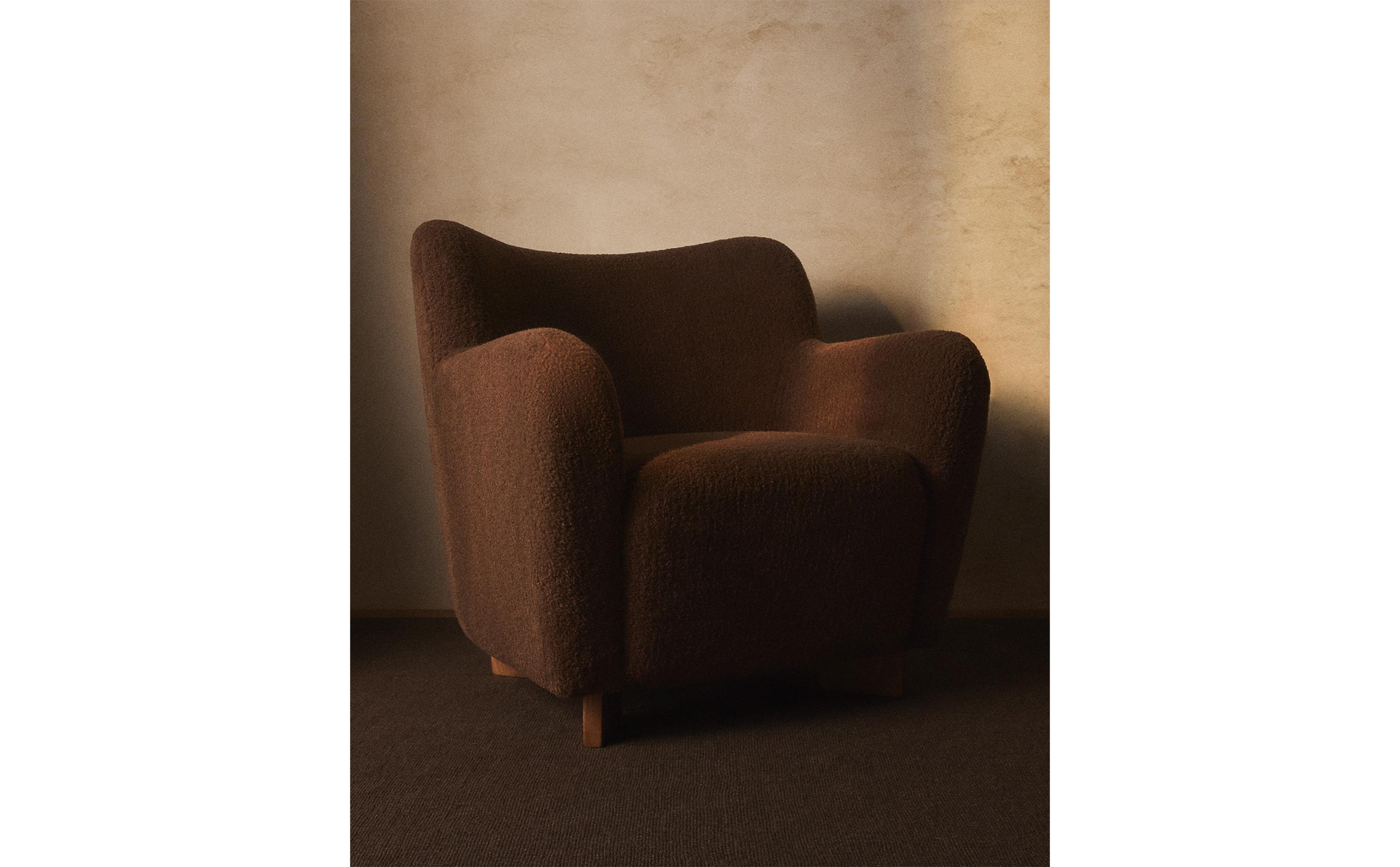 FAUX SHEARLING ARMCHAIR WITH ARMRESTS