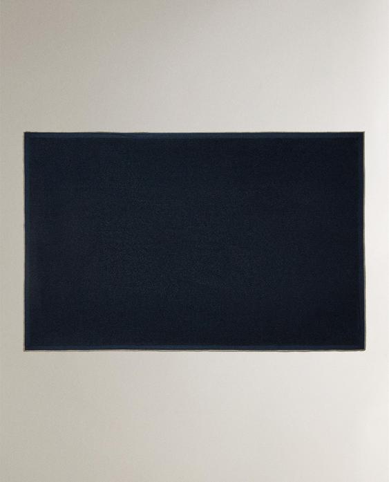 BATH MAT WITH COLOURED TOPSTITCHING