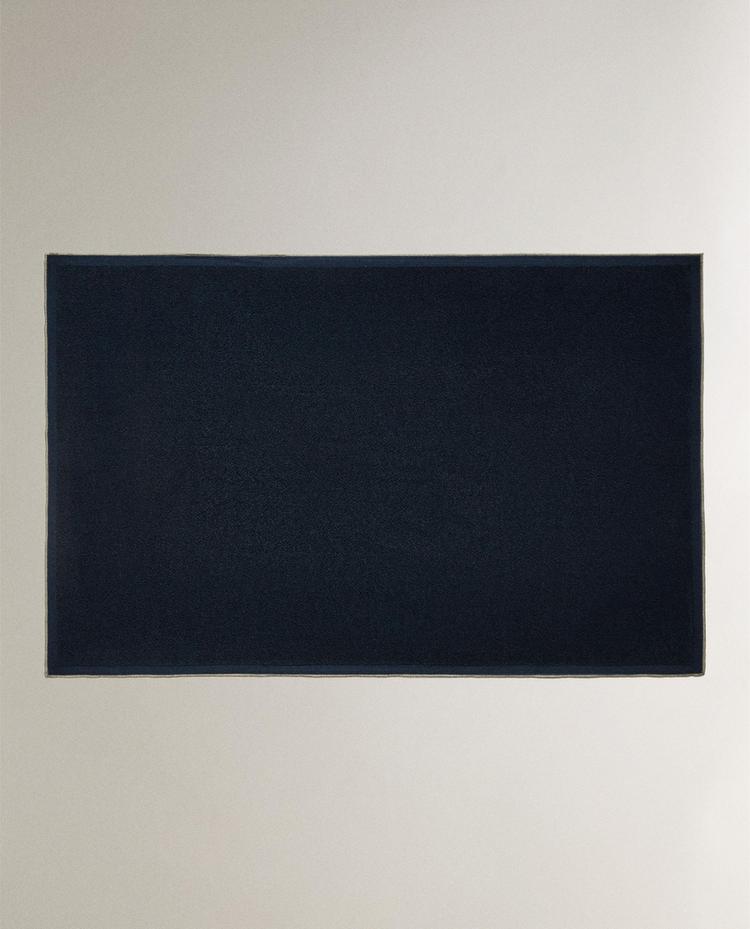 BADVORLEGER MIT KONTRASTNAHT