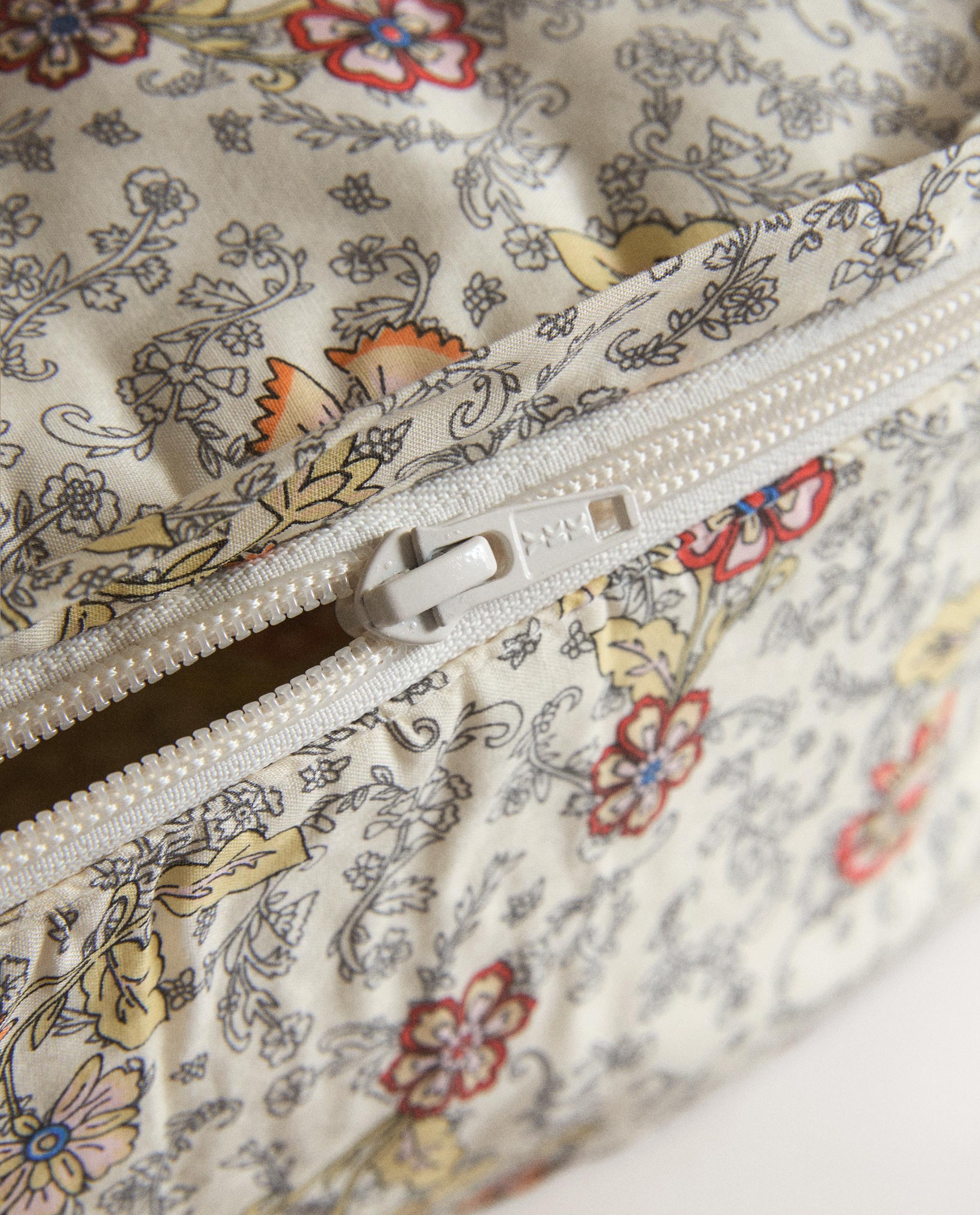 KIDS' FLORAL WASH BAG product thumbnail 8