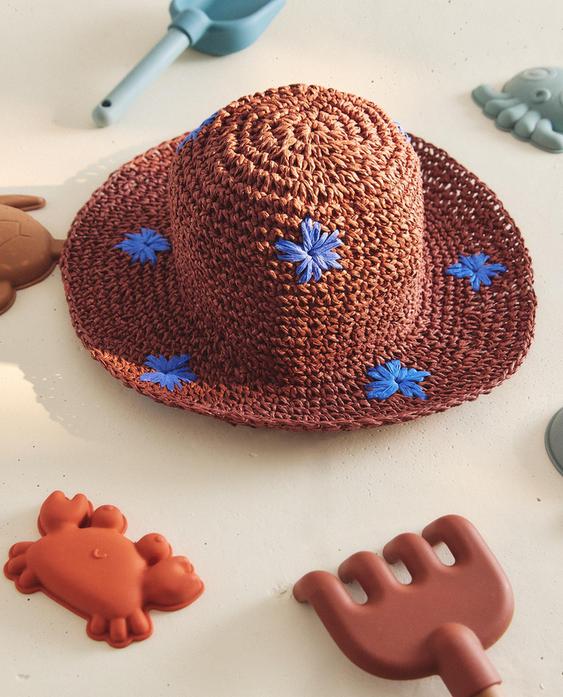 قبعة شاطئ ورقية بأزهار للأطفال