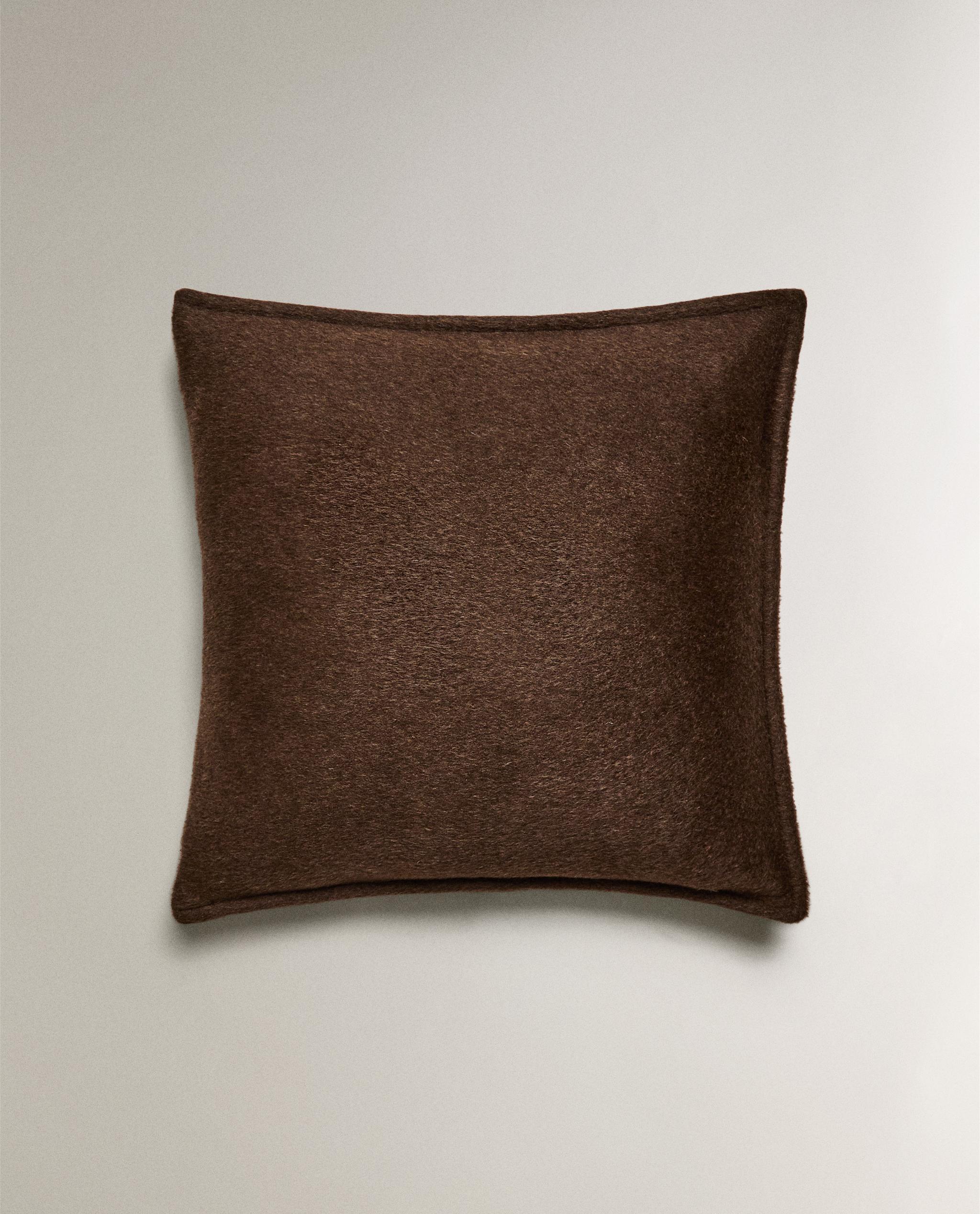 zara フェイクファーボアクッションカバーピローケースブラウンベージュ フェイクファー クッションカバー | Zara Home 日本/Japan