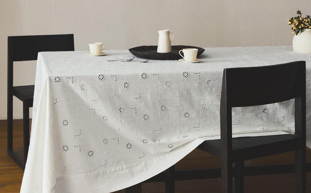 EMBROIDERED PERFORATED TABLECLOTH EMBROIDERED PERFORATED TABLECLOTH