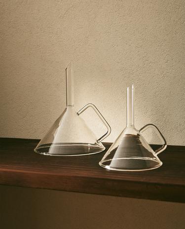 BOROSILICATE FUNNEL WITH HANDLE