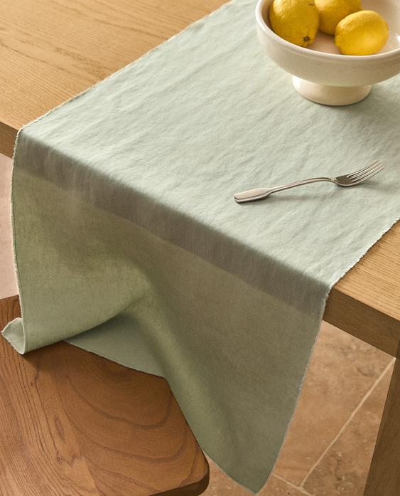 TABLE RUNNER 01