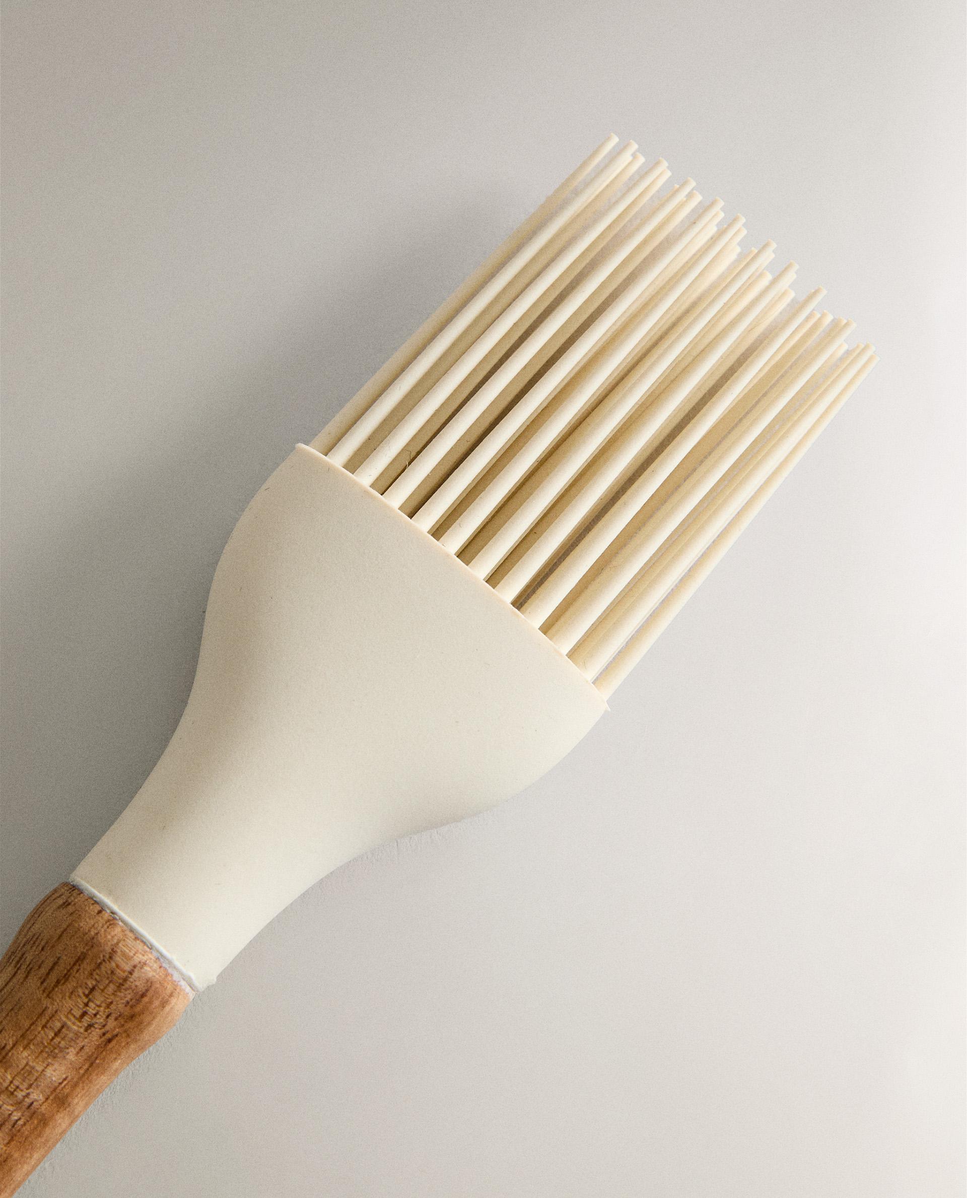 SILICONE AND WOOD BRUSH product thumbnail 7