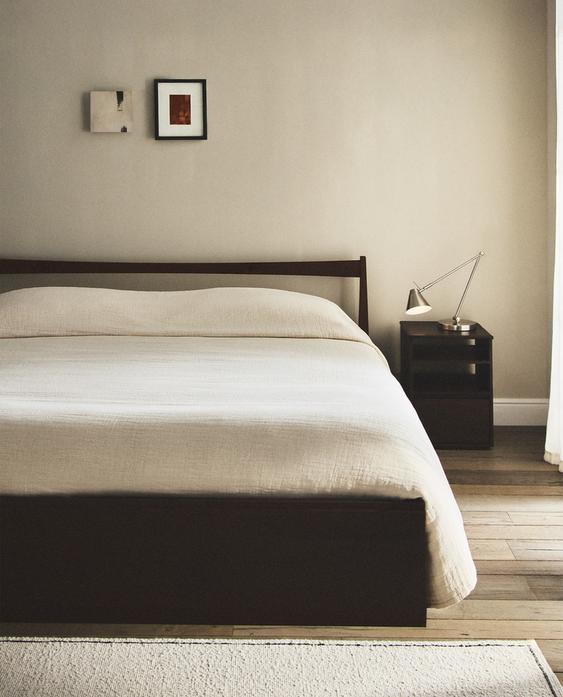 TEXTURED BEDSPREAD