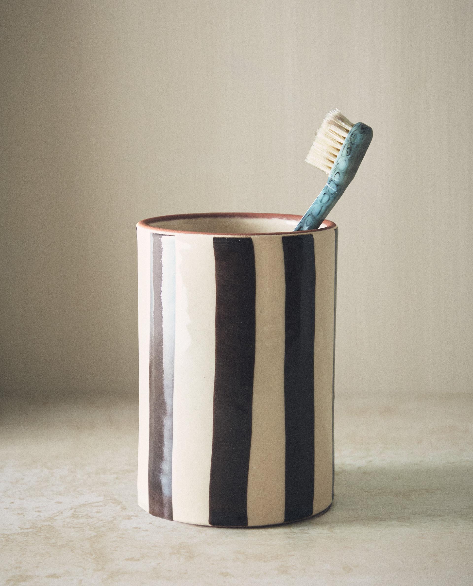 BROWN STRIPED TOOTHBRUSH HOLDER BROWN STRIPED TOOTHBRUSH HOLDER