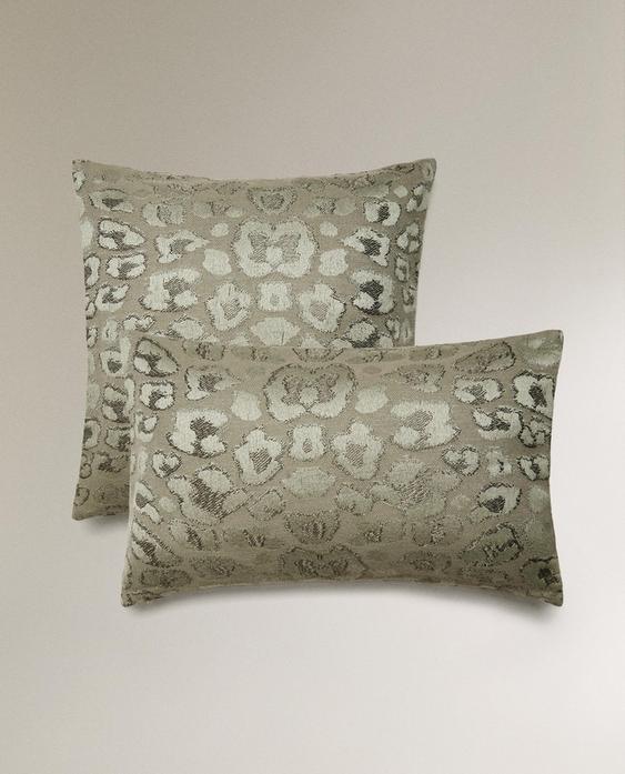 غلاف وسادة بطبعة حيوانية