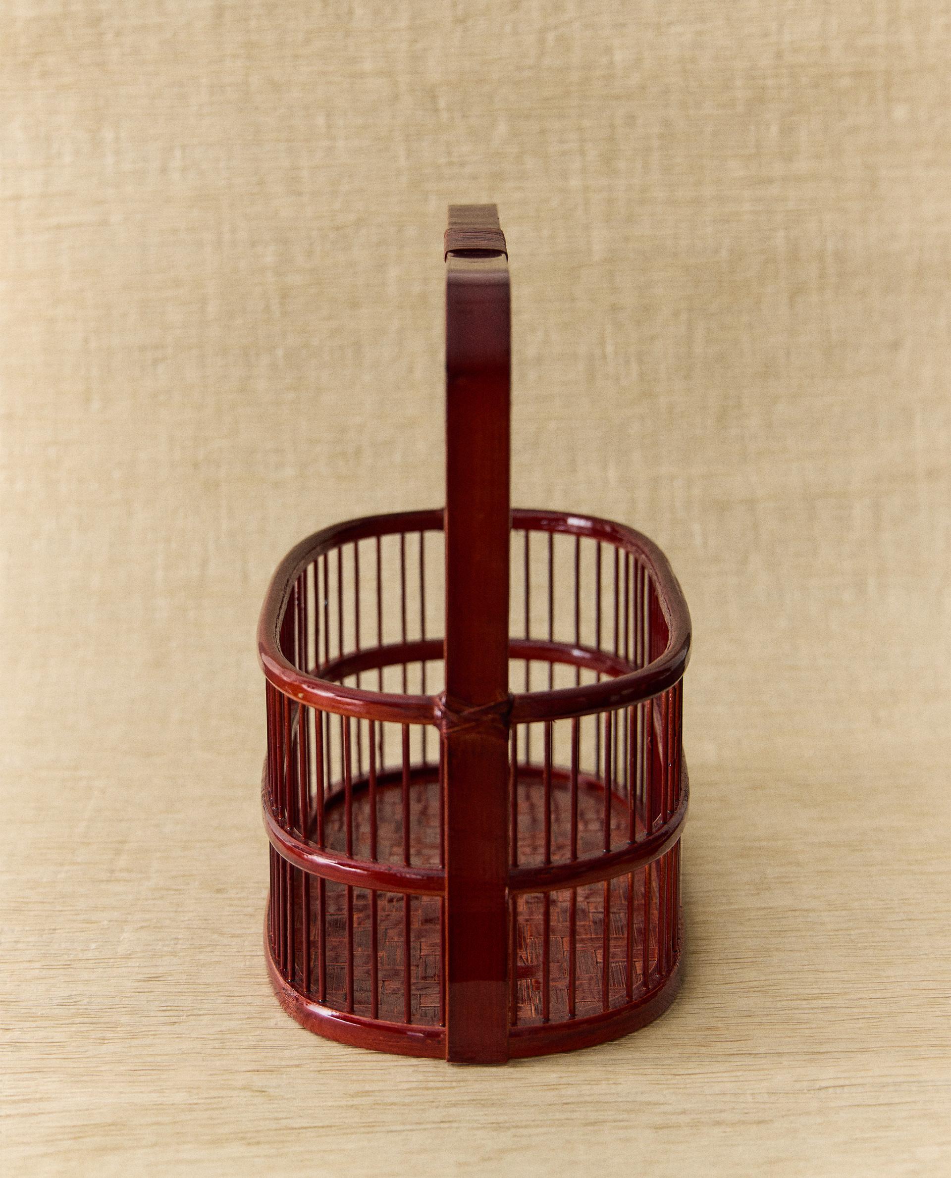 LACQUERED BAMBOO BASKET WITH HANDLE