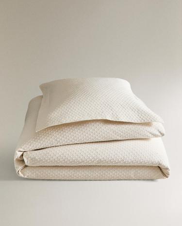 COLCHA COM DESIGN DE PONTOS