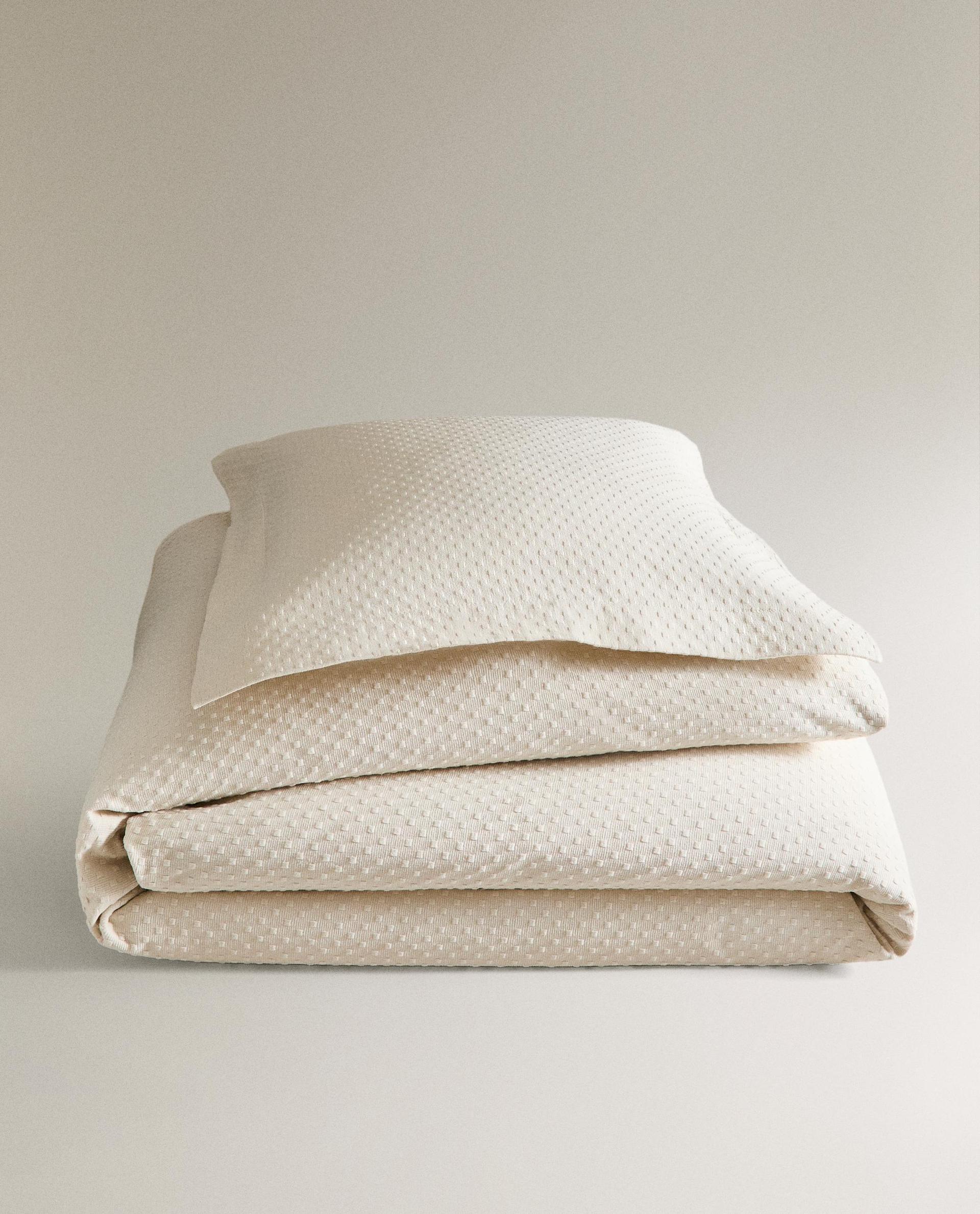 PREKRIVAČ S TOČKICAMA PREKRIVAČ S TOČKICAMA