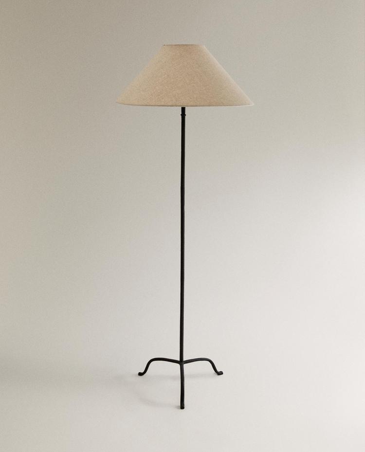FLOOR LAMP WITH TRIPOD BASE