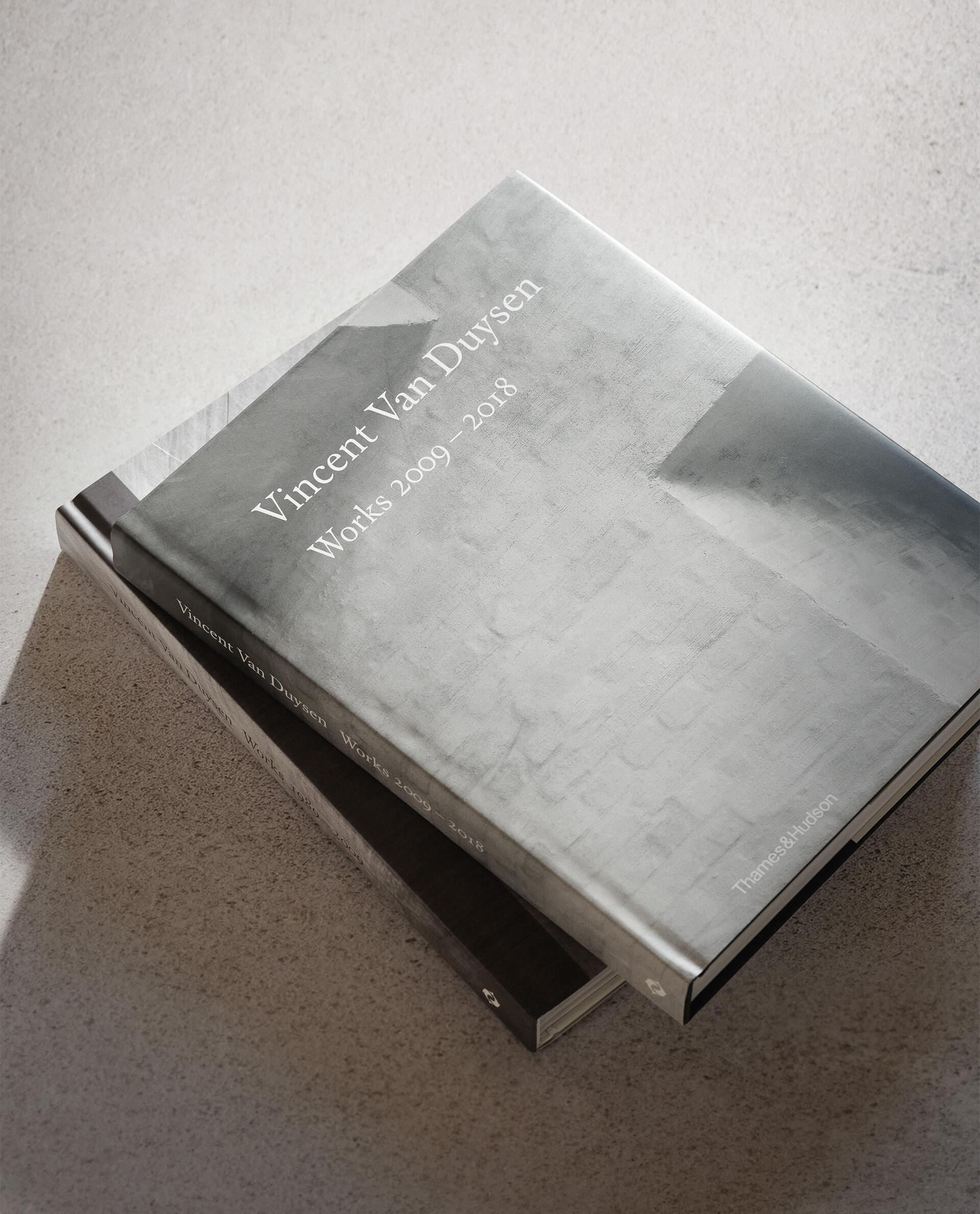 LIVRO VINCENT VAN DUYSEN WORKS 2009-2018 (INGLÊS) | Zara Home Brasil