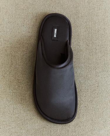 OFFENE SATIN-HAUSSCHUHE OFFENE SATIN-HAUSSCHUHE