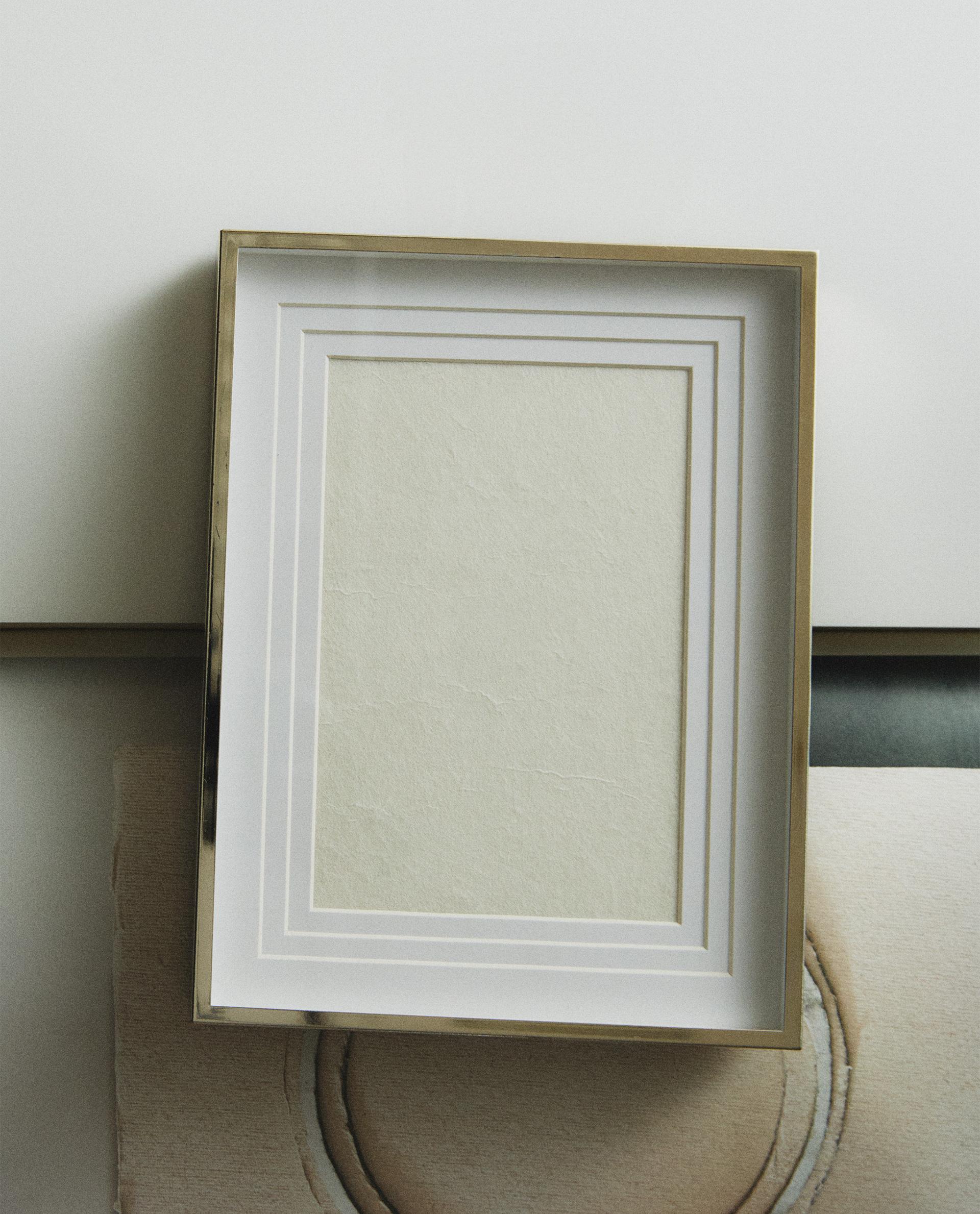 METAL PICTURE FRAME WITH STEPPED MAT