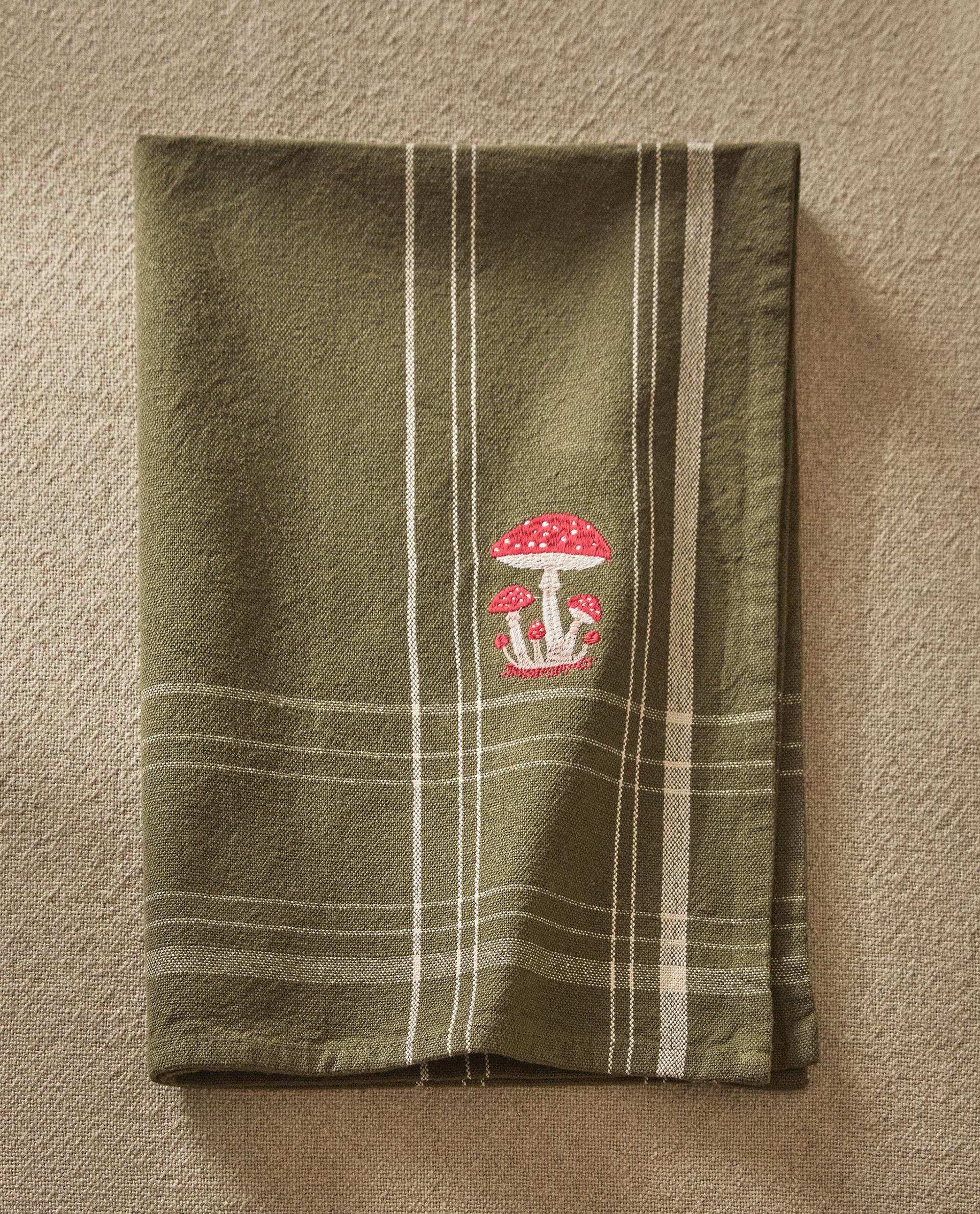 CLEANING TEA TOWEL WITH EMBROIDERED MUSHROOM