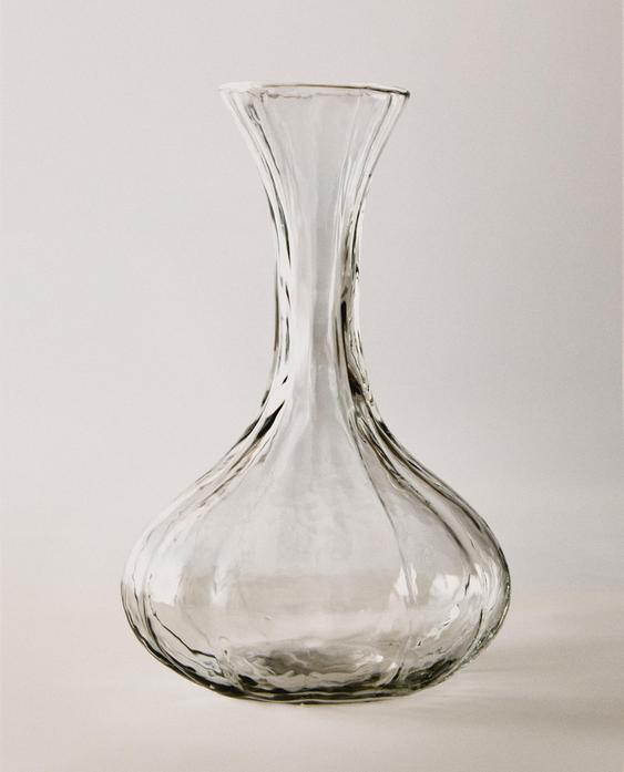 RAISED DESIGN GLASS DECANTER RAISED DESIGN GLASS DECANTER