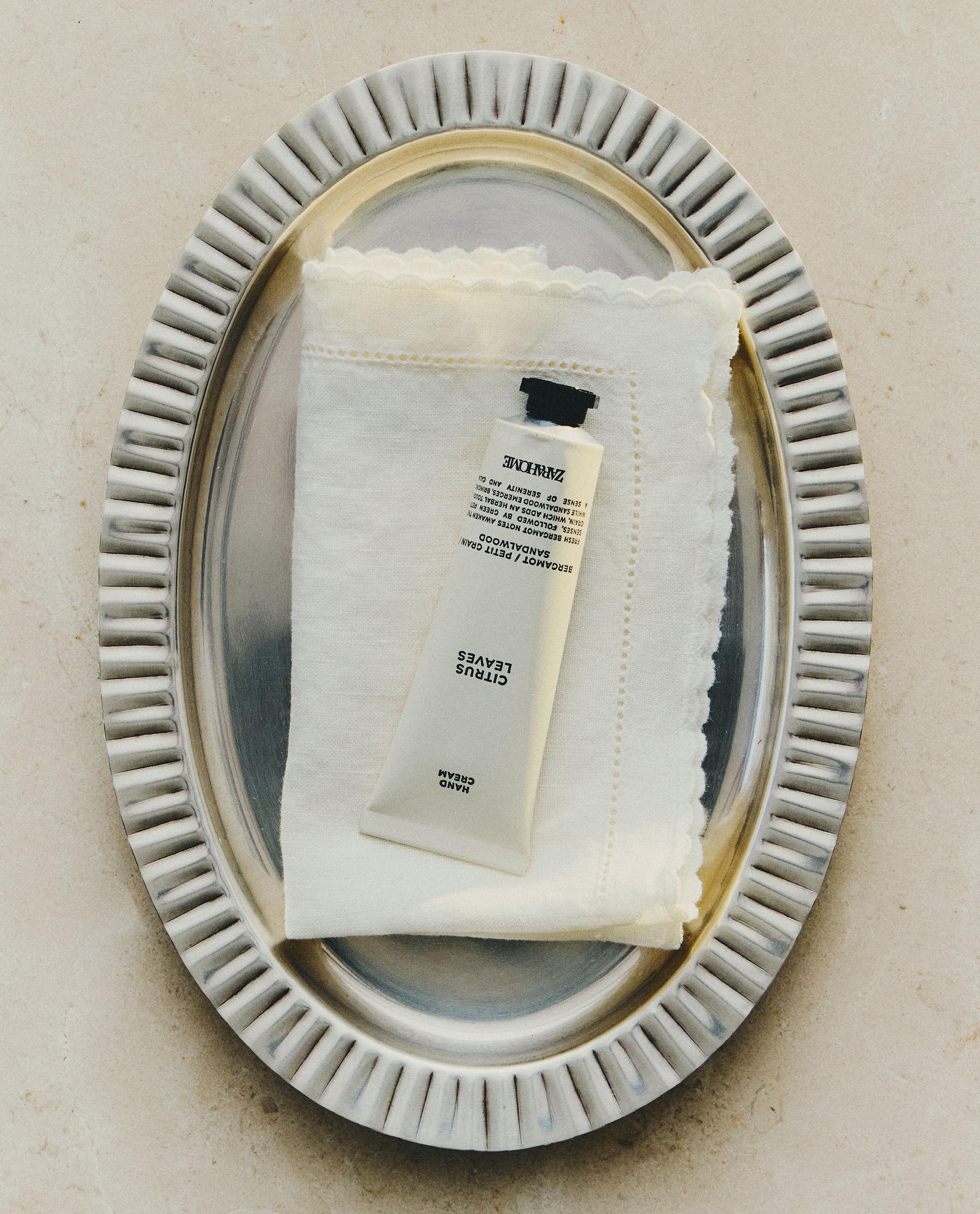 SCALLOPED METAL BATHROOM TRAY product thumbnail 10