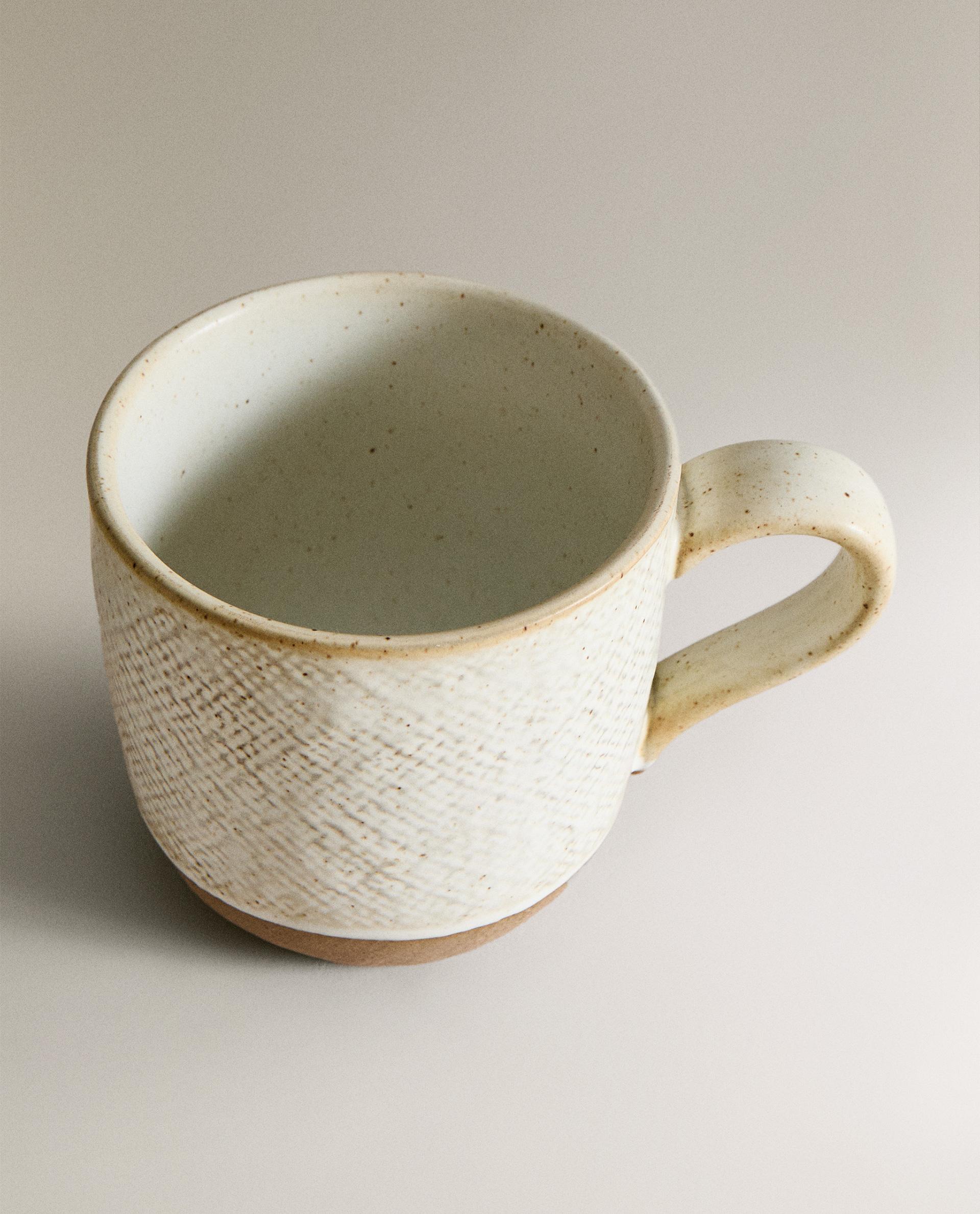 MUG WITH RAISED DESIGN